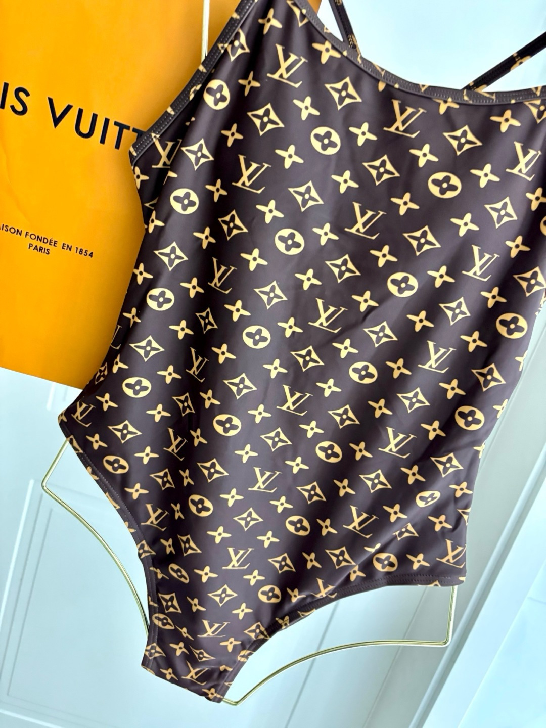 LV 高仿 Monogram老花细肩带连体泳衣 简约修身泳装