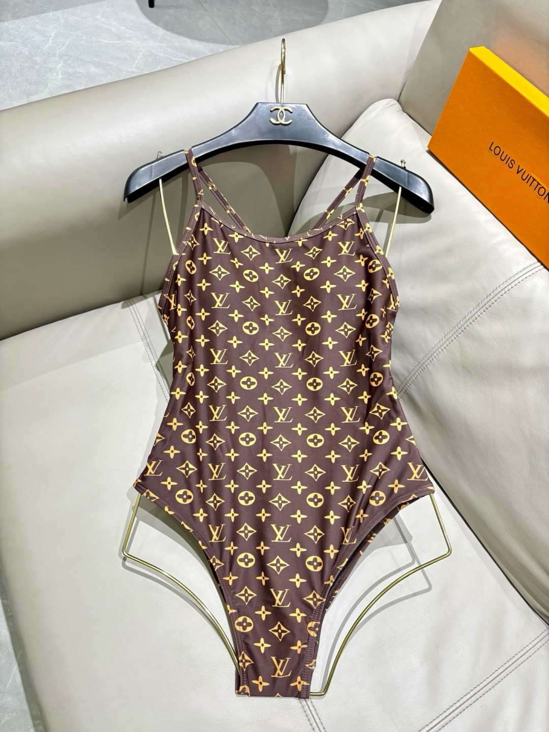 LV 高仿 Monogram老花细肩带连体泳衣 简约修身泳装