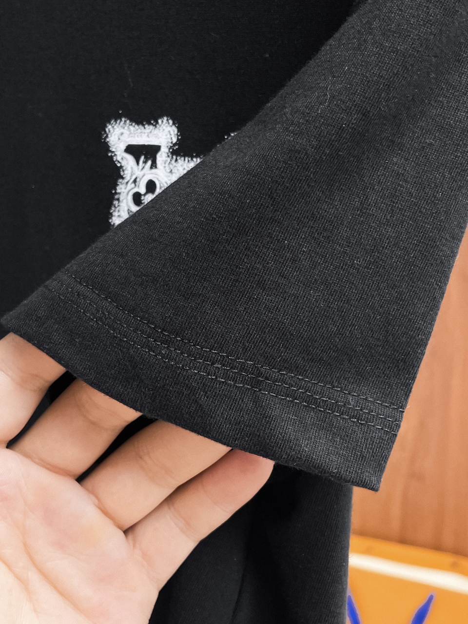 LV原單短袖T恤男士刺繡字母Logo設計休閒百搭款| 16 LV原單短袖T恤男士刺繡字母Logo設計休閒百搭款