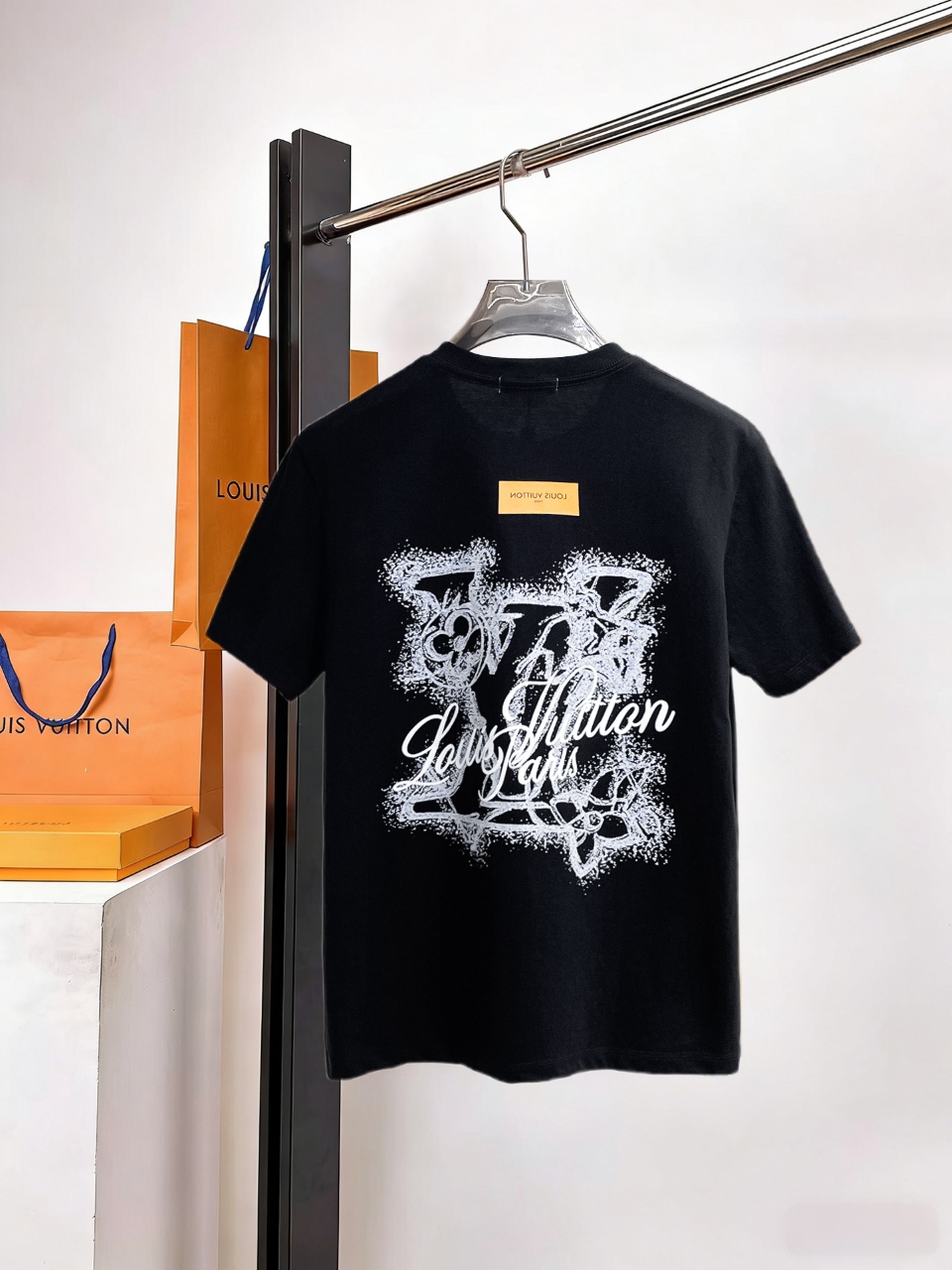 LV原單短袖T恤男士刺繡字母Logo設計休閒百搭款| 14 LV原單短袖T恤男士刺繡字母Logo設計休閒百搭款
