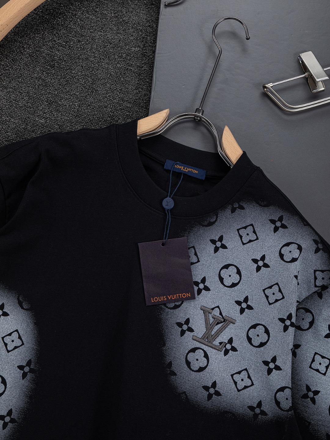 LV A貨短袖T恤男士拼接Monogram設計潮流百搭款| 11 LV A貨短袖T恤男士拼接Monogram設計潮流百搭款