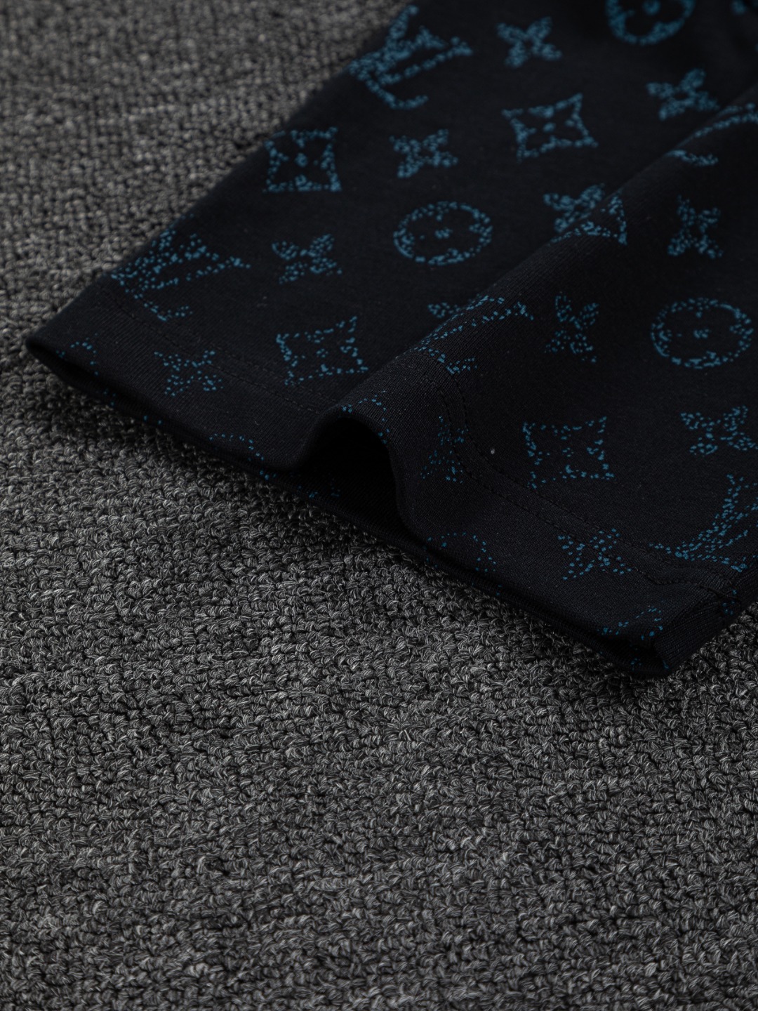 LV A貨短袖T恤男士滿版Monogram設計潮流街頭款| 18 LV A貨短袖T恤男士滿版Monogram設計潮流街頭款