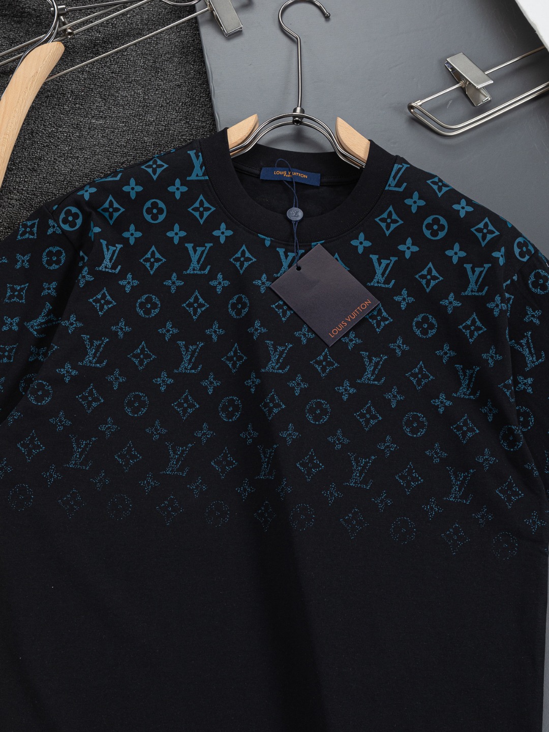 LV A貨短袖T恤男士滿版Monogram設計潮流街頭款| 11 LV A貨短袖T恤男士滿版Monogram設計潮流街頭款