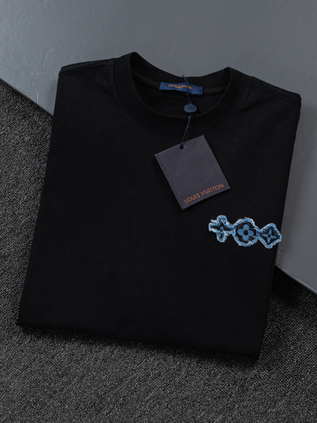 LV高仿短袖T恤男士簡約小Logo刺繡設計百搭基礎款| 13 LV高仿短袖T恤男士簡約小Logo刺繡設計百搭基礎款