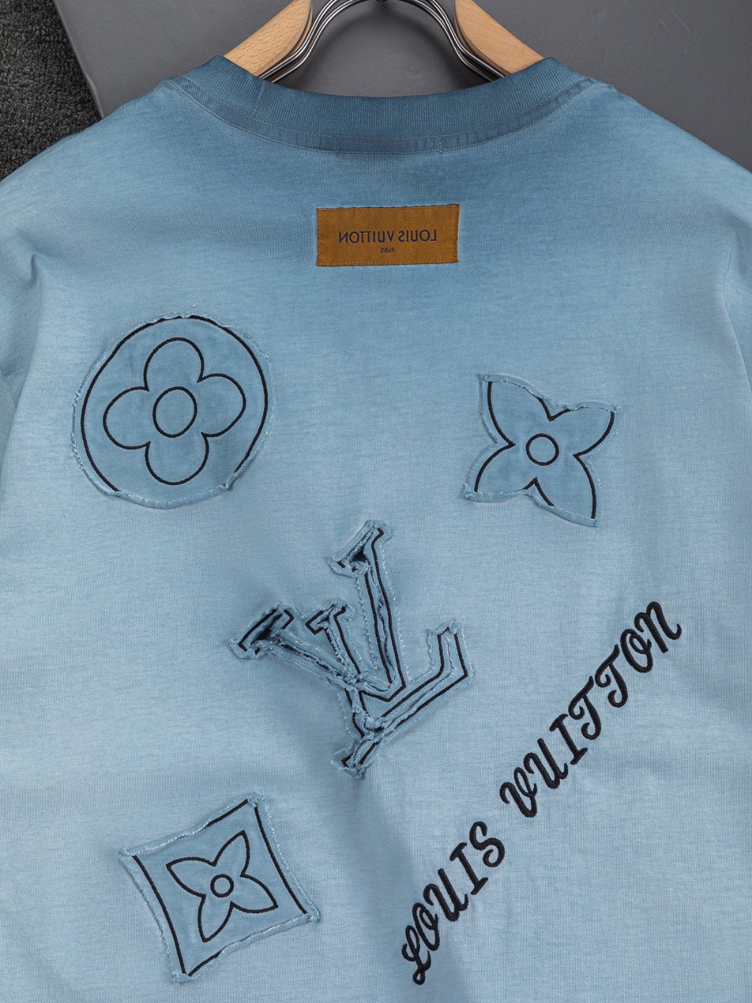 LV高仿短袖T恤男士漸變染色刺繡Logo設計潮流款| 8 LV高仿短袖T恤男士漸變染色刺繡Logo設計潮流款