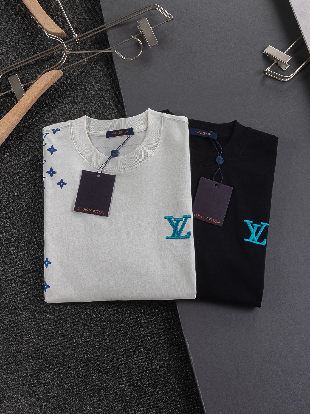 LV A貨短袖T恤男士拼色Monogram印花設計時尚百搭款| 13 LV A貨短袖T恤男士拼色Monogram印花設計時尚百搭款
