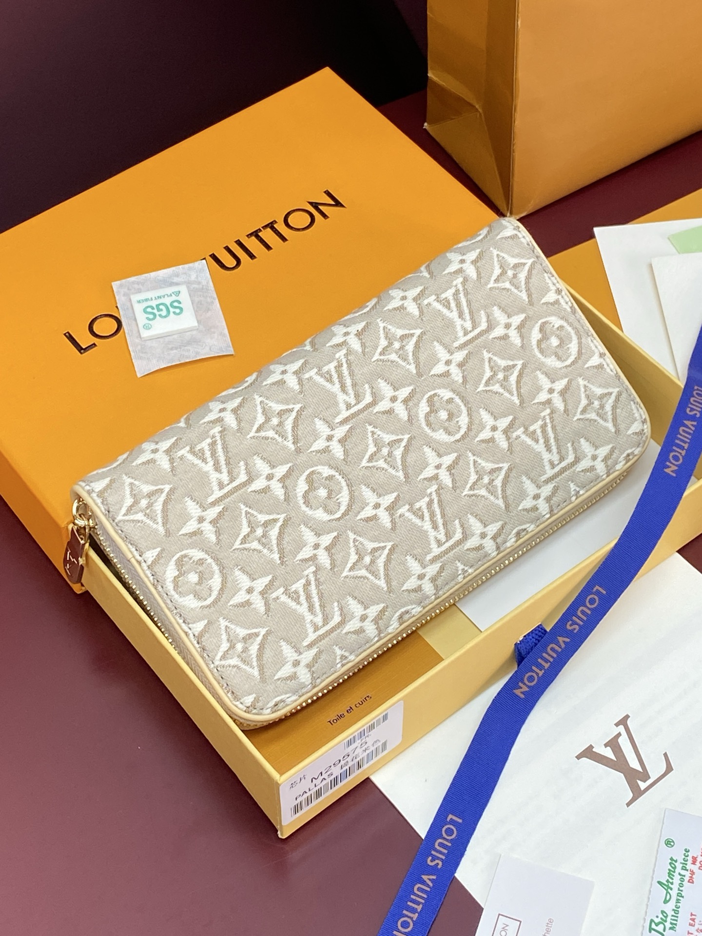 LV原單老花拉鍊長夾女士款米色刺繡設計時尚錢包| 12 LV原單老花拉鍊長夾女士款米色刺繡設計時尚錢包