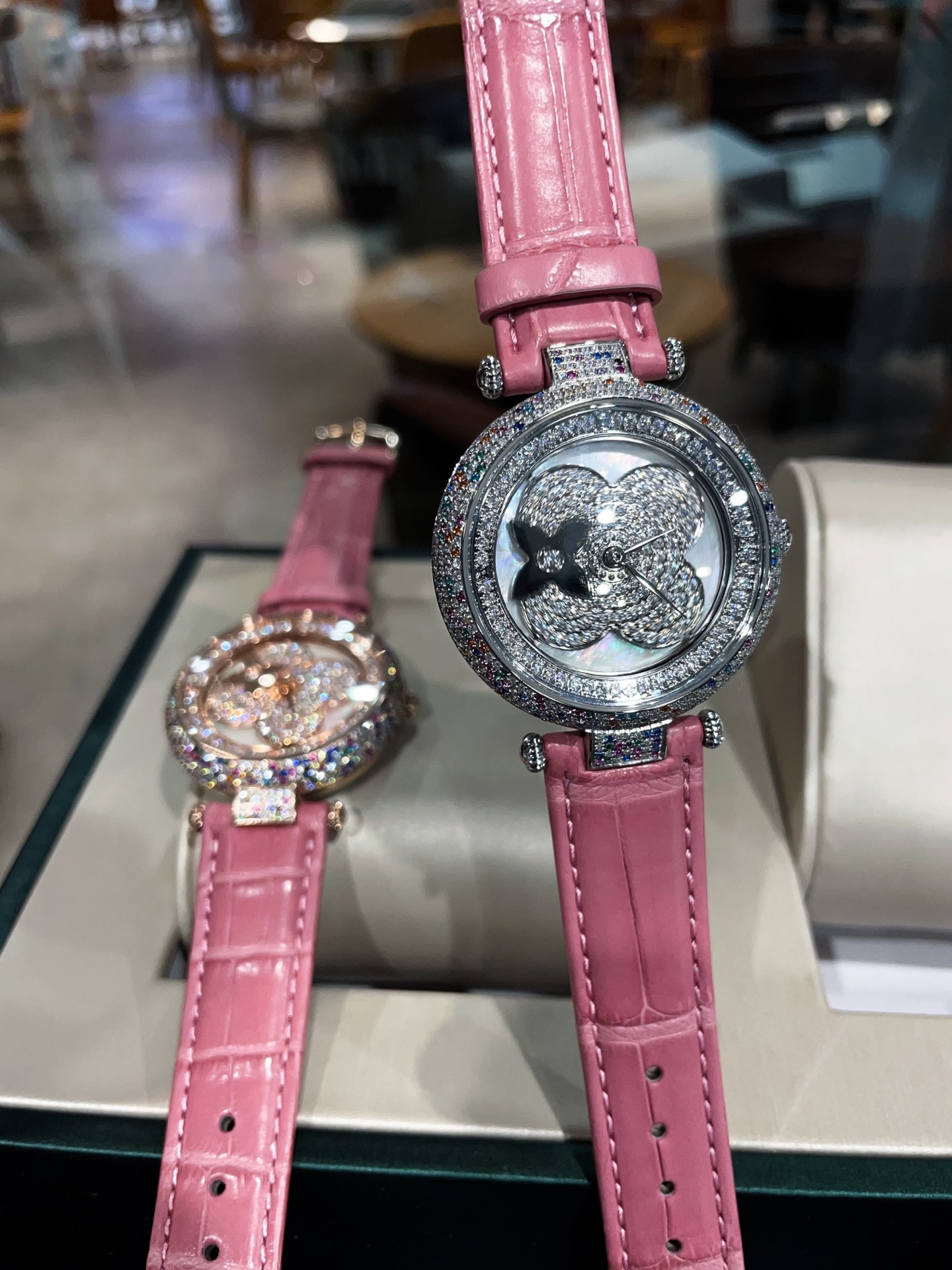 LV路易威登高仿手錶 粉色四葉花鑽石設計甜美女士腕錶| 7 LV路易威登高仿手錶 粉色四葉花鑽石設計甜美女士腕錶