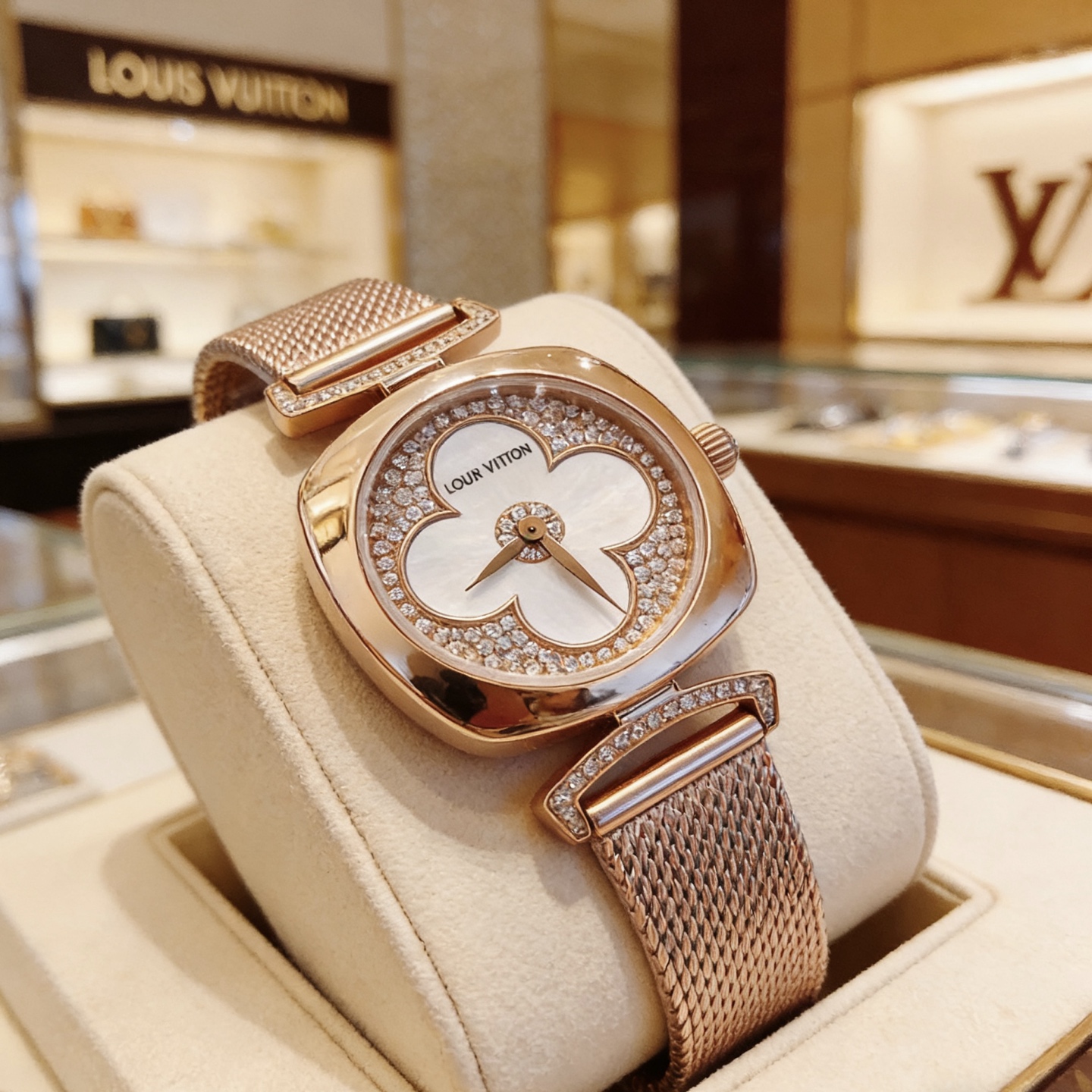 LV路易威登高仿手錶 玫瑰金滿鑽四葉花設計鋼帶女士腕錶| 7 LV路易威登高仿手錶 玫瑰金滿鑽四葉花設計鋼帶女士腕錶