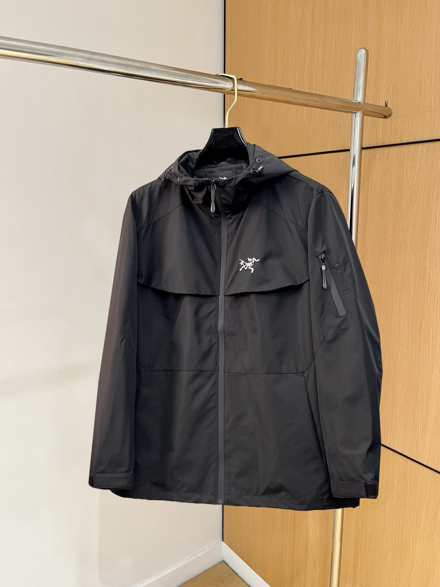 ARC'TERYX 原單 男女款 StormHood™ 戶外外套 翼型剪裁
