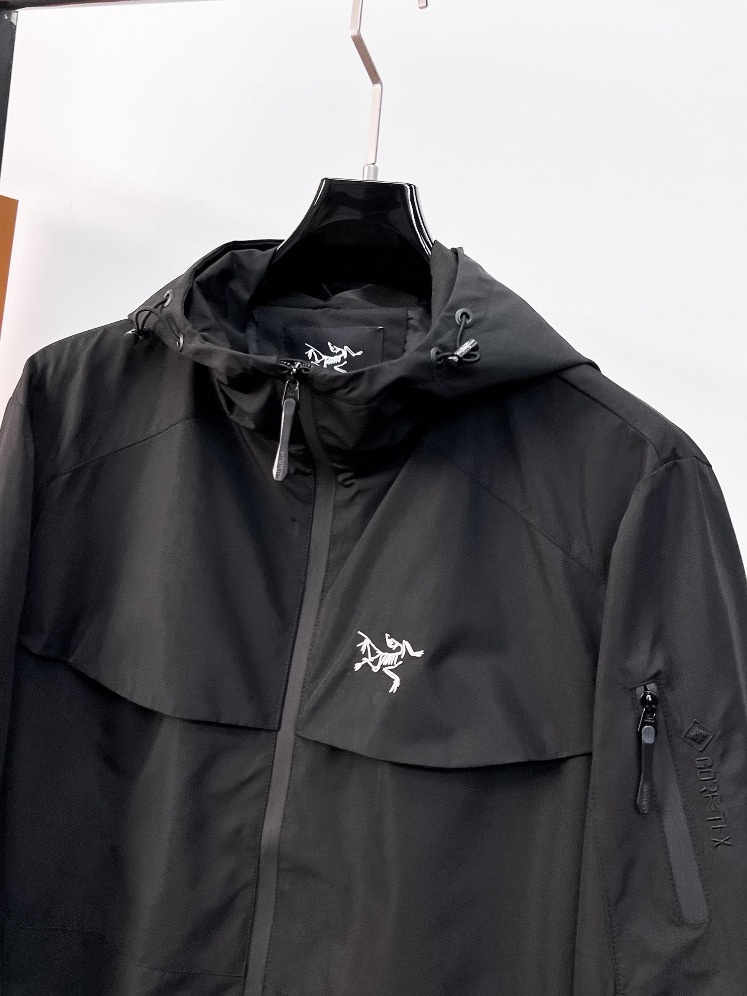 ARC'TERYX 原單 男女款 StormHood™ 戶外外套 翼型剪裁| 12 ARC'TERYX 原單 男女款 StormHood™ 戶外外套 翼型剪裁