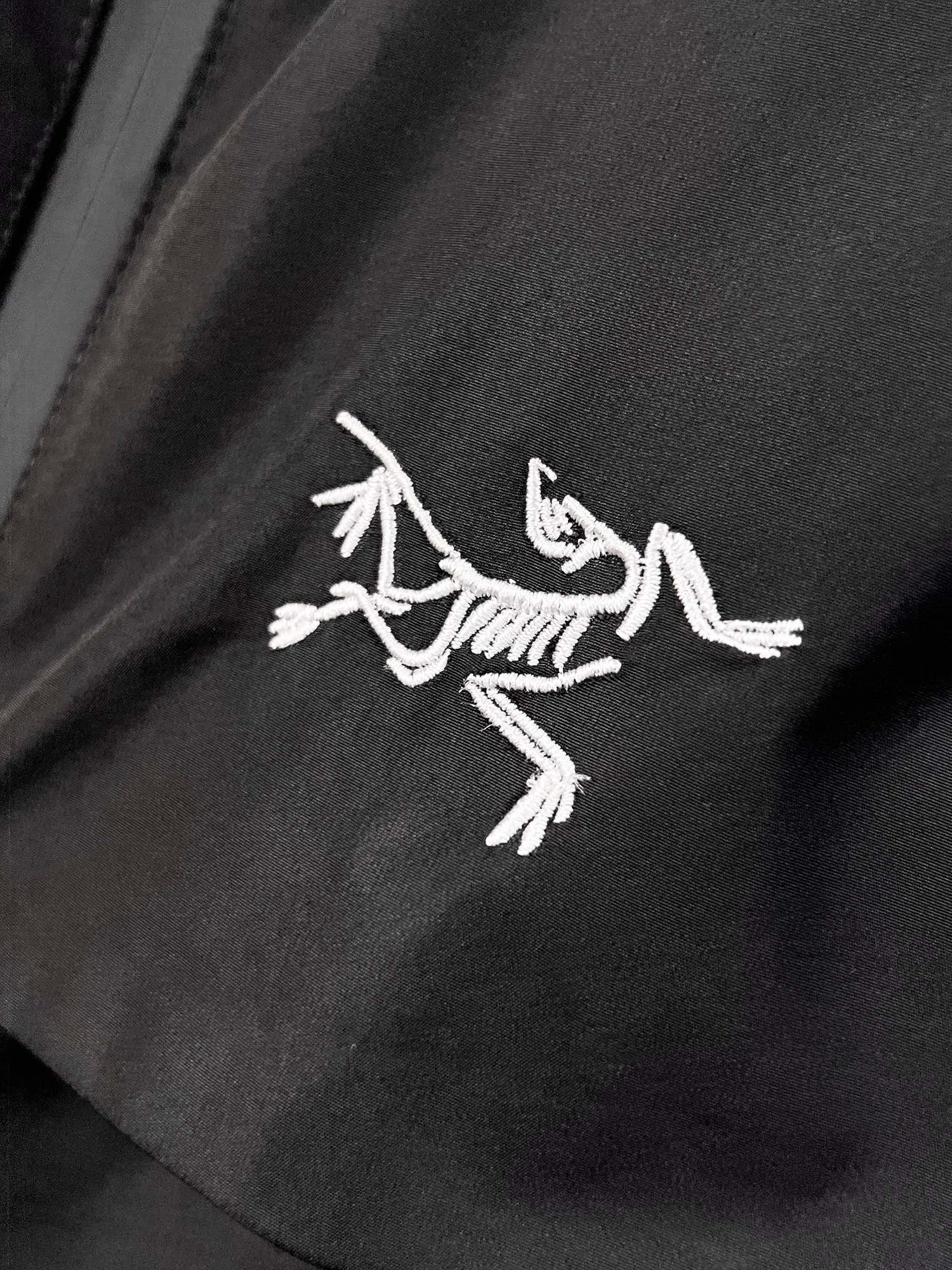 ARC'TERYX 原單 男女款 StormHood™ 戶外外套 翼型剪裁| 11 ARC'TERYX 原單 男女款 StormHood™ 戶外外套 翼型剪裁