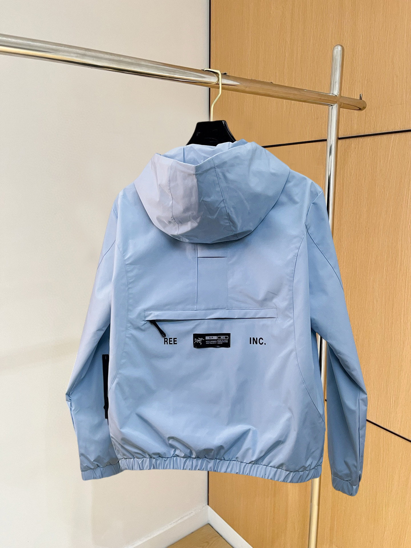 ARC'TERYX 一比一 男女款 立體胸袋連帽外套 冰湖藍輕量版