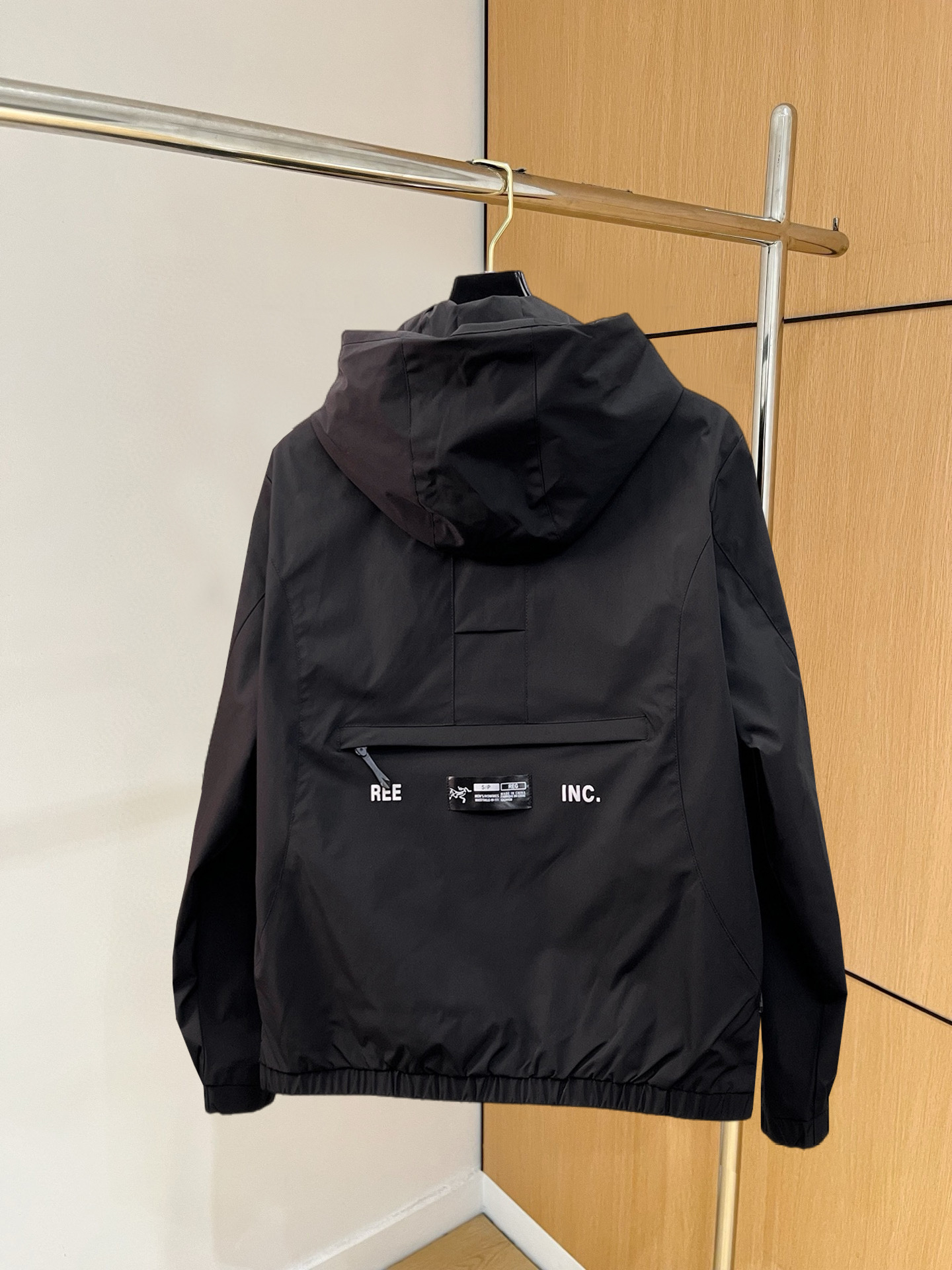 ARC'TERYX 高仿 男女款 黑標胸袋連帽外套 都市山系風| 14 ARC'TERYX 高仿 男女款 黑標胸袋連帽外套 都市山系風