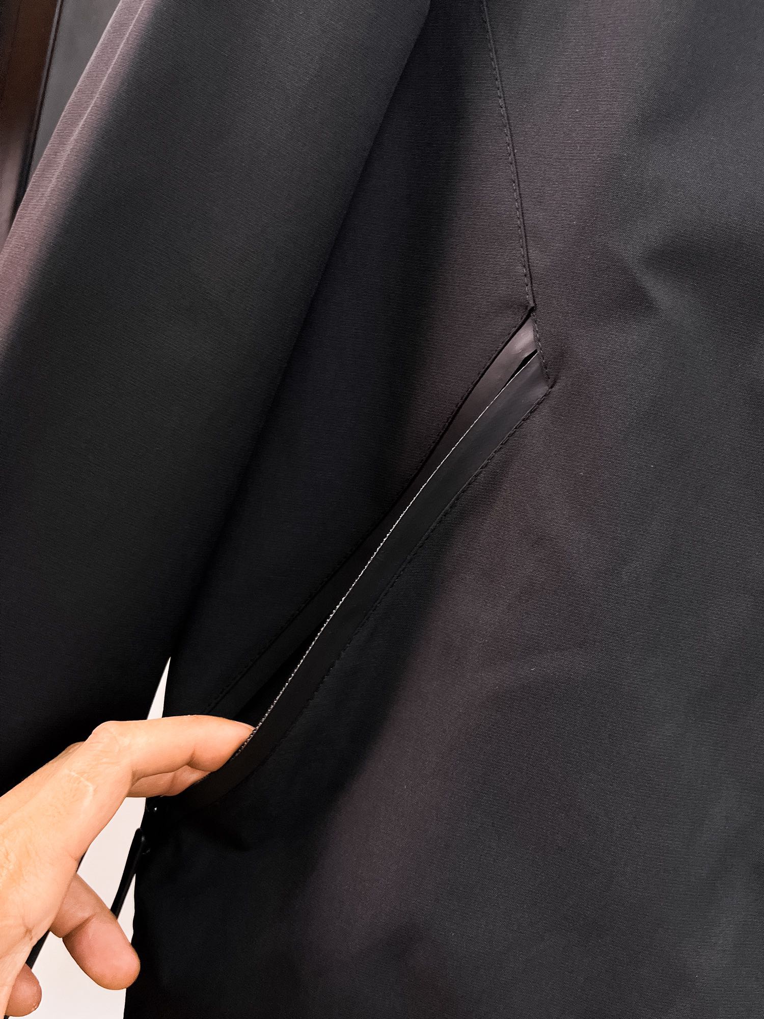 ARC'TERYX 高仿 男女款 黑標胸袋連帽外套 都市山系風| 9 ARC'TERYX 高仿 男女款 黑標胸袋連帽外套 都市山系風