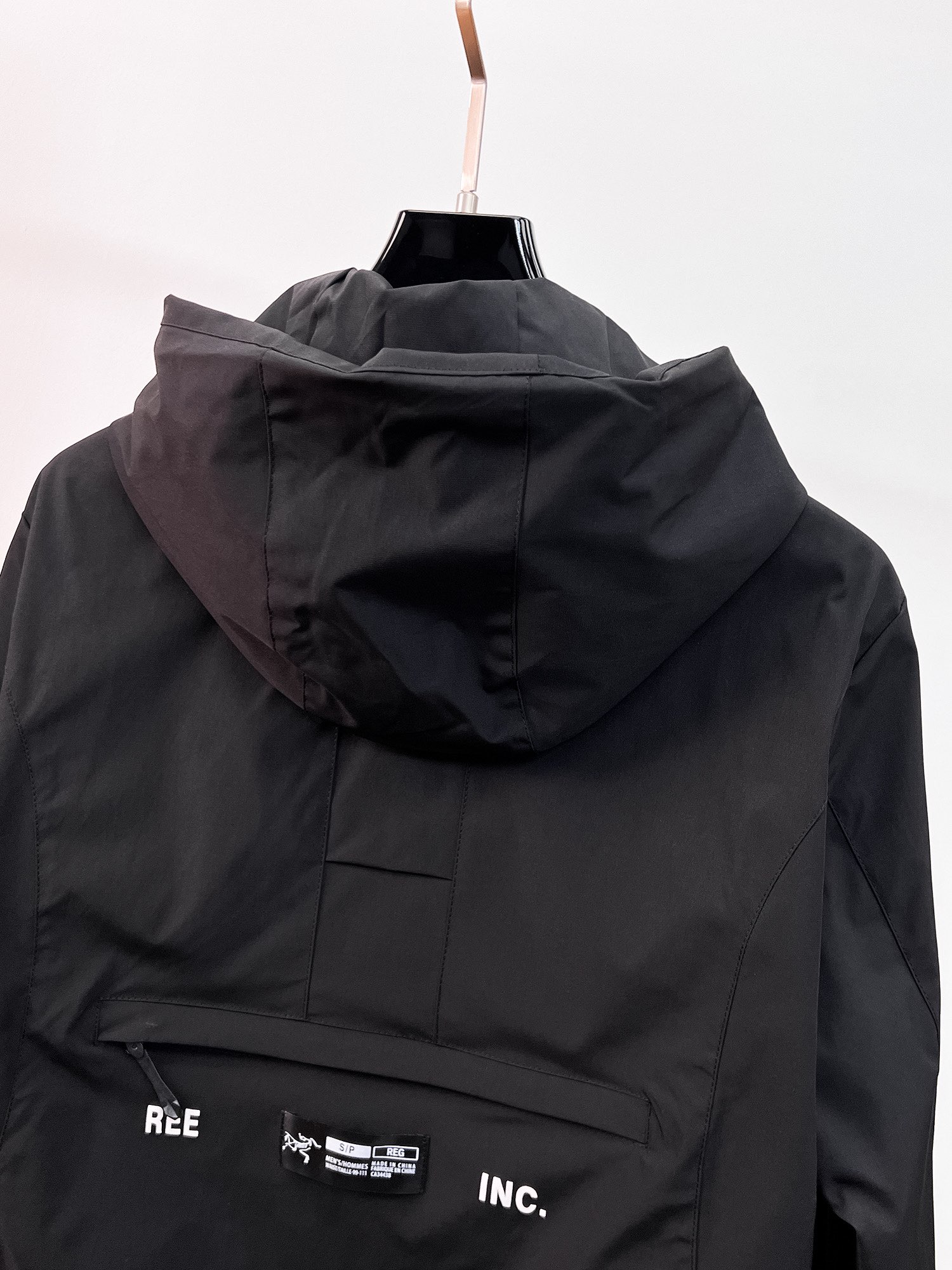ARC'TERYX 高仿 男女款 黑標胸袋連帽外套 都市山系風| 7 ARC'TERYX 高仿 男女款 黑標胸袋連帽外套 都市山系風