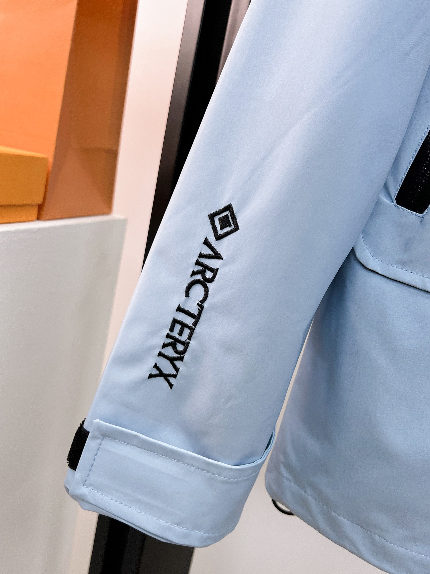 ARC'TERYX A貨 男女款 多口袋工裝軟殼外套 霧藍機能版| 9 ARC'TERYX A貨 男女款 多口袋工裝軟殼外套 霧藍機能版