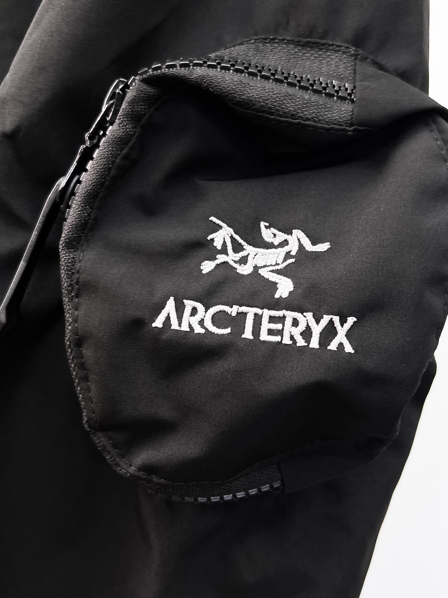 ARC'TERYX 原單 男女款 隱形袖袋防水外套 俐落通勤版| 12 ARC'TERYX 原單 男女款 隱形袖袋防水外套 俐落通勤版