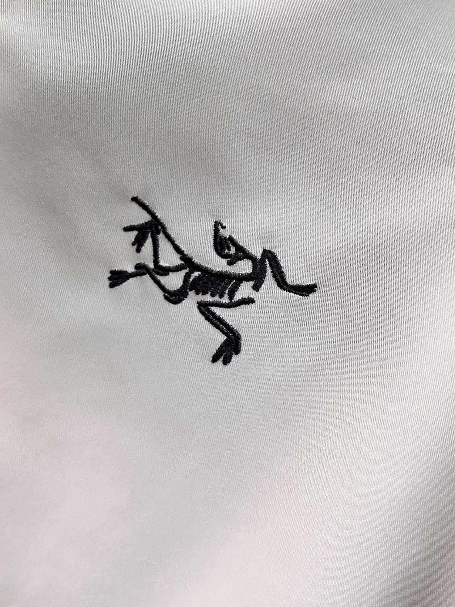 ARC'TERYX A貨 男女款 霧灰雙翻蓋軟殼外套 都會休閒風| 11 ARC'TERYX A貨 男女款 霧灰雙翻蓋軟殼外套 都會休閒風