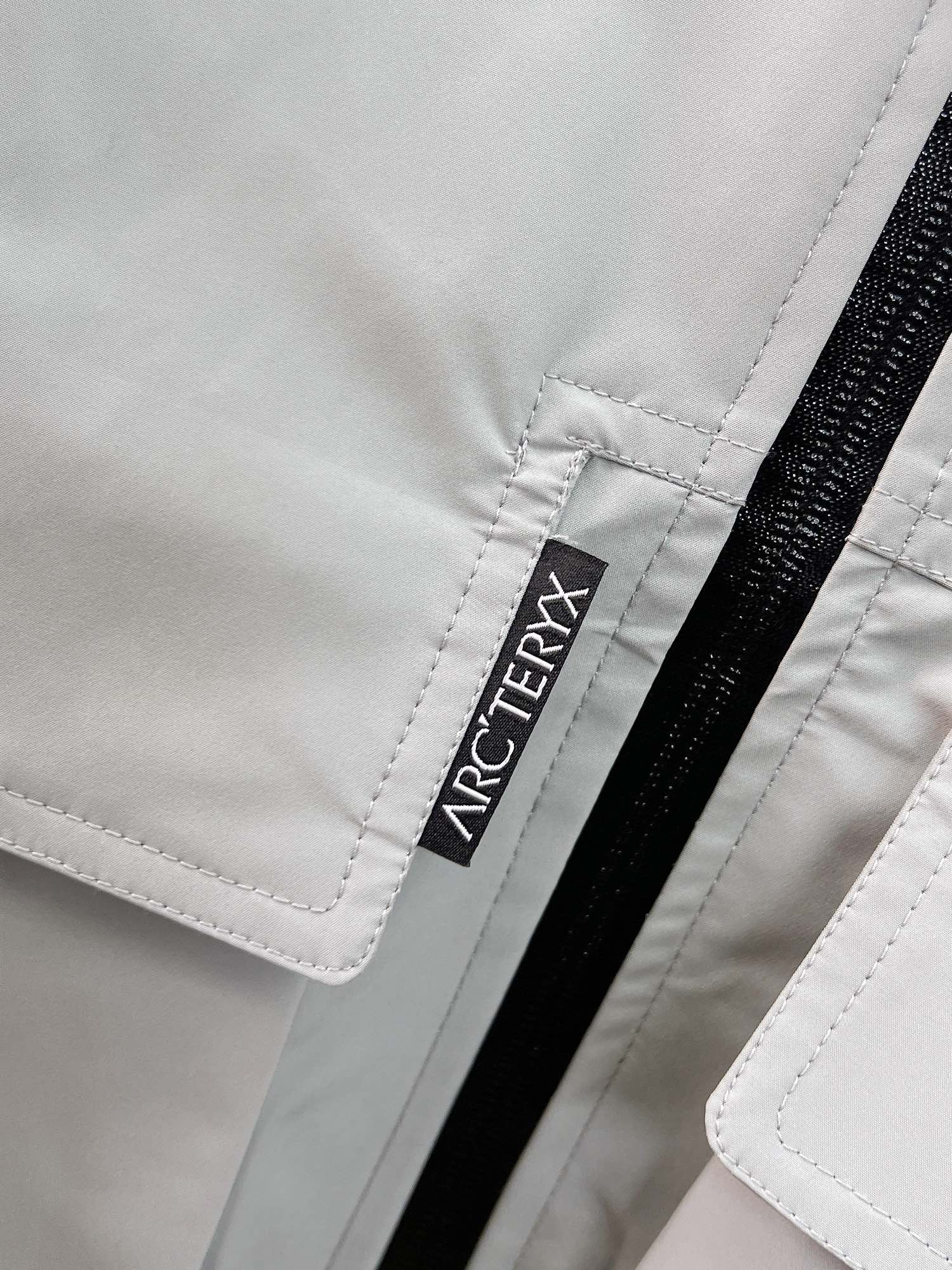 ARC'TERYX A貨 男女款 霧灰雙翻蓋軟殼外套 都會休閒風| 8 ARC'TERYX A貨 男女款 霧灰雙翻蓋軟殼外套 都會休閒風