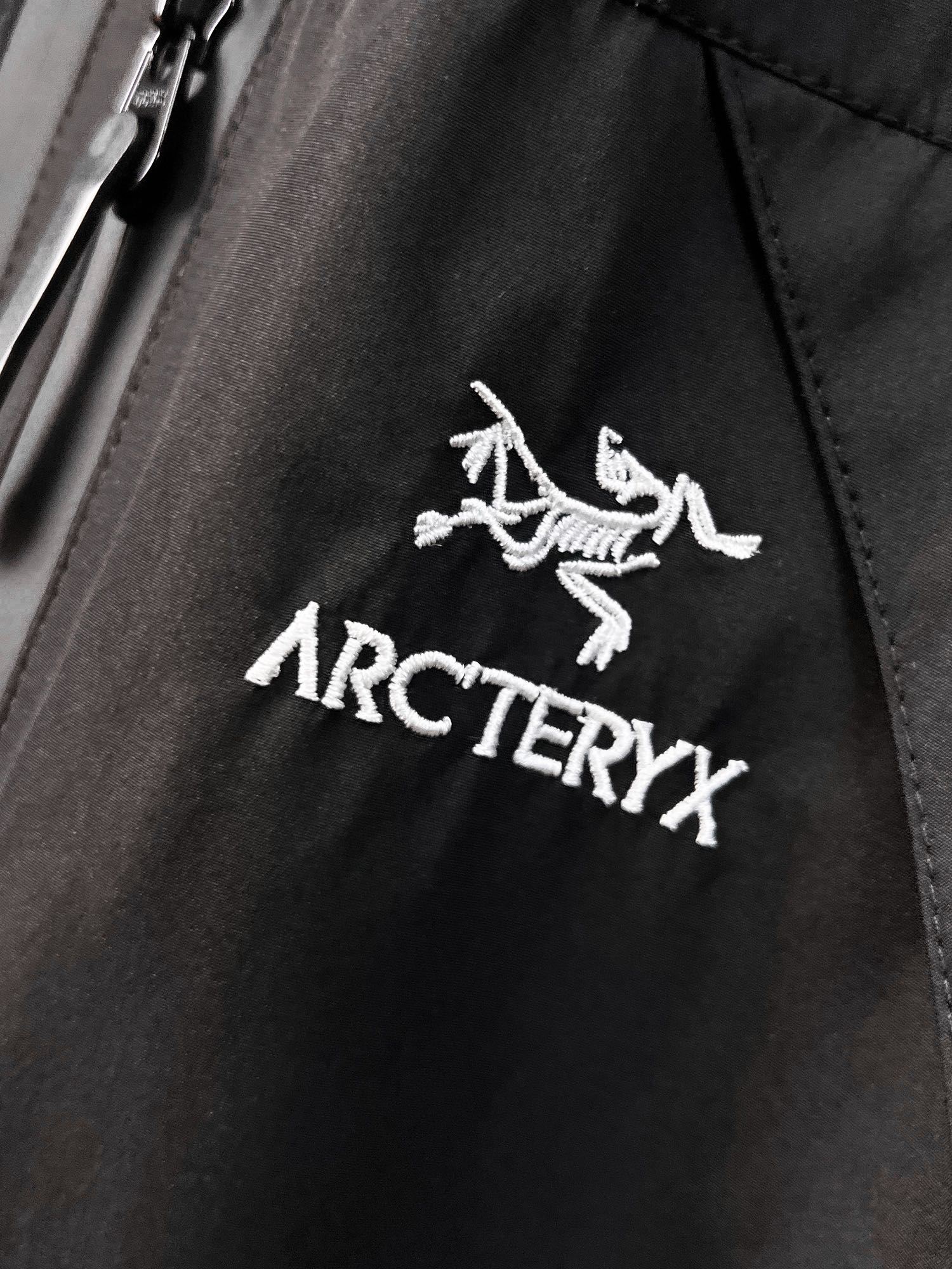 ARC'TERYX 高仿 男女款 腕袋抽繩防水外套 都會輕量版| 12 ARC'TERYX 高仿 男女款 腕袋抽繩防水外套 都會輕量版