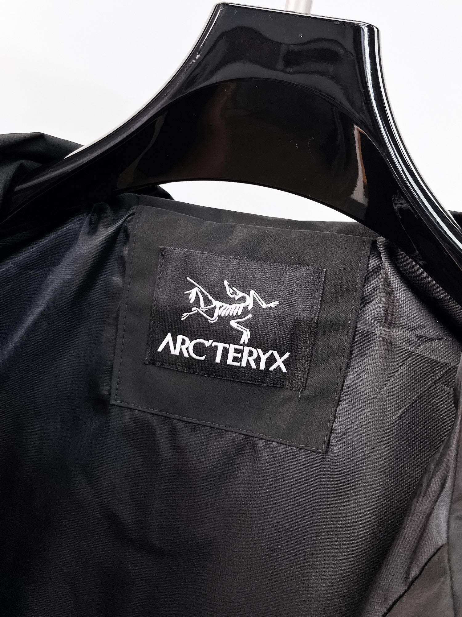 ARC'TERYX 高仿 男女款 腕袋抽繩防水外套 都會輕量版| 10 ARC'TERYX 高仿 男女款 腕袋抽繩防水外套 都會輕量版