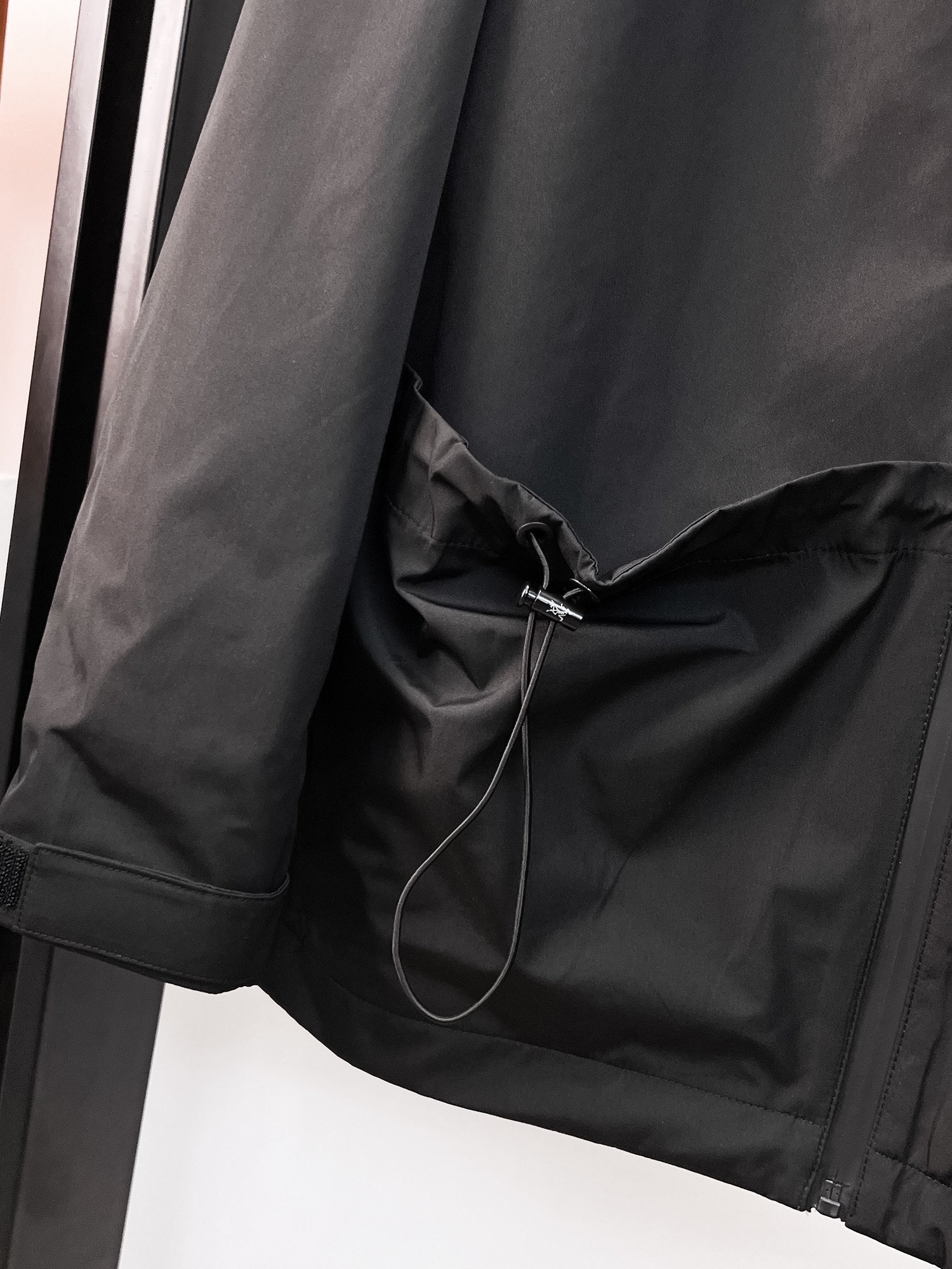 ARC'TERYX 高仿 男女款 腕袋抽繩防水外套 都會輕量版| 8 ARC'TERYX 高仿 男女款 腕袋抽繩防水外套 都會輕量版