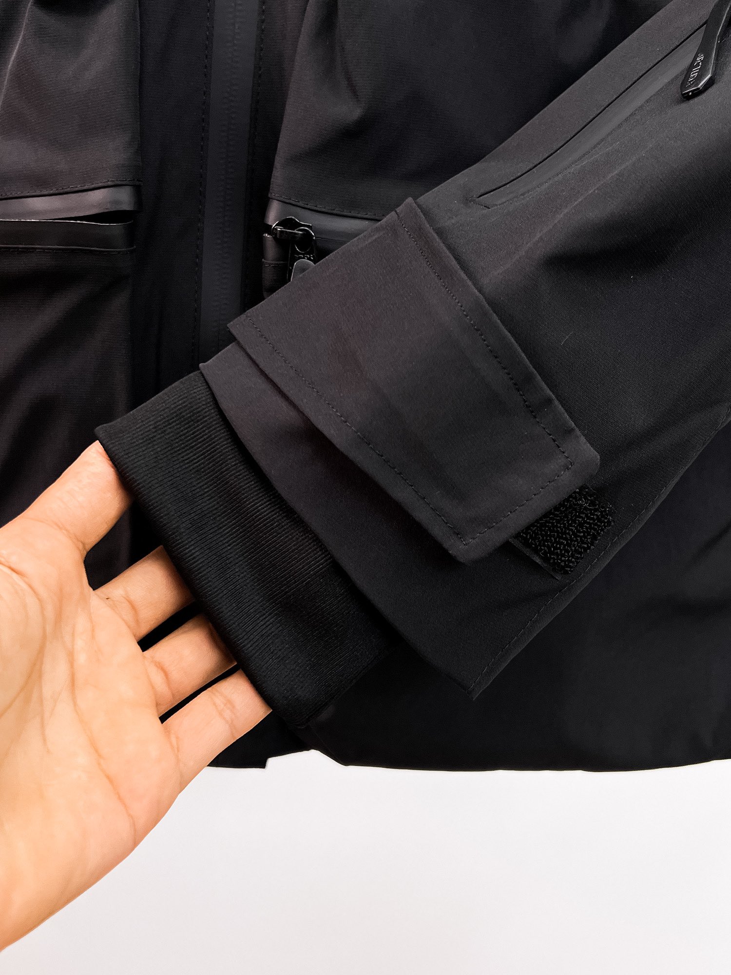 ARC'TERYX 一比一 男女款 雙抽繩口袋外套 山系休閒風| 16 ARC'TERYX 一比一 男女款 雙抽繩口袋外套 山系休閒風