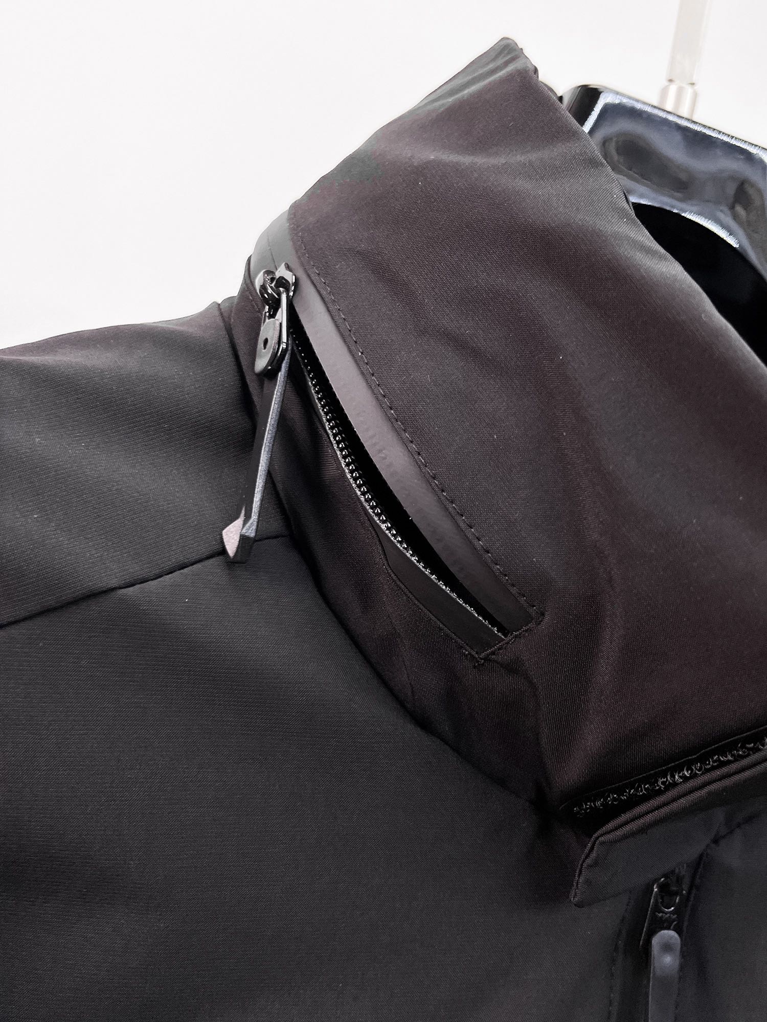 ARC'TERYX 一比一 男女款 雙抽繩口袋外套 山系休閒風| 10 ARC'TERYX 一比一 男女款 雙抽繩口袋外套 山系休閒風