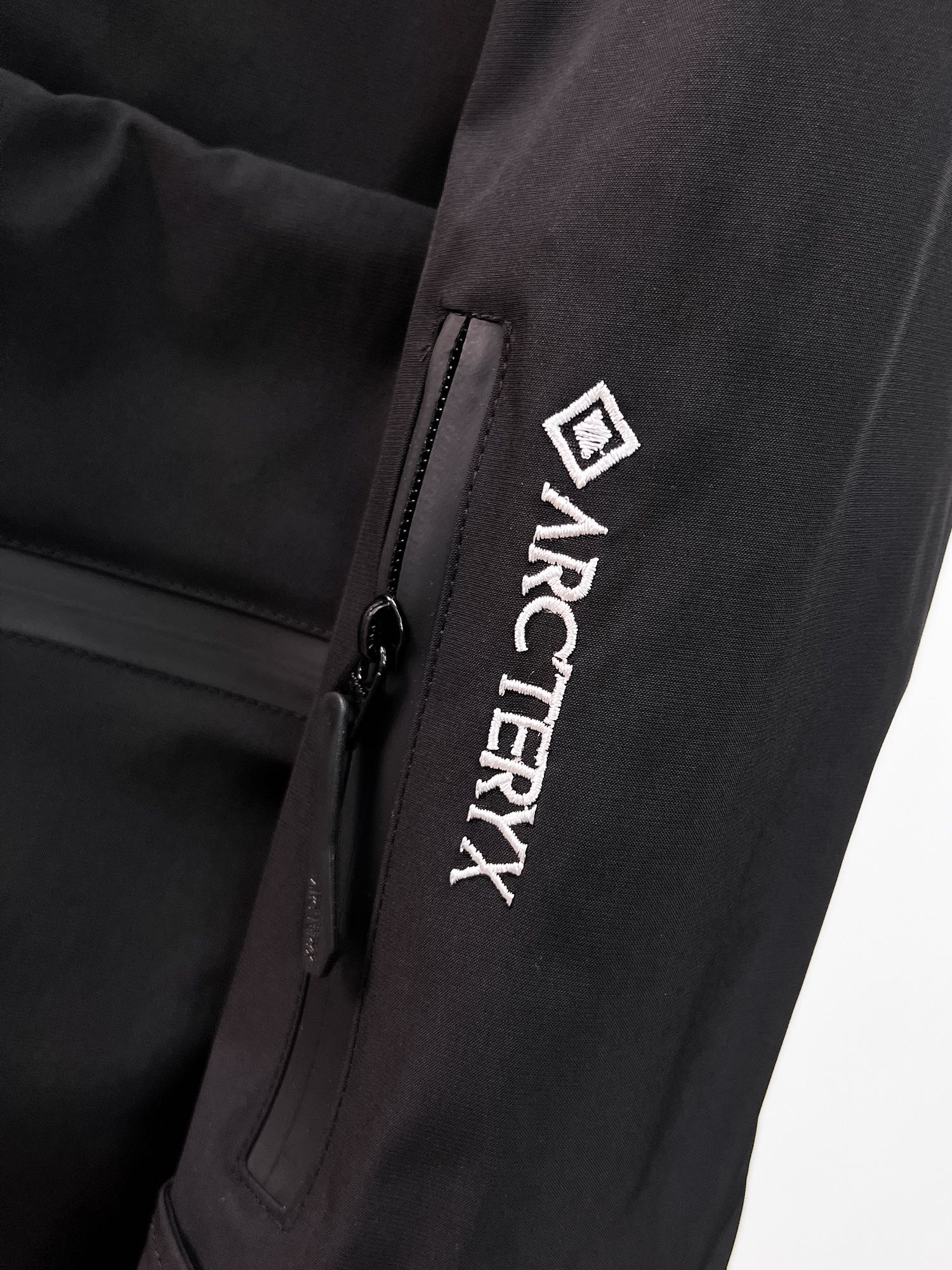 ARC'TERYX 一比一 男女款 雙抽繩口袋外套 山系休閒風| 8 ARC'TERYX 一比一 男女款 雙抽繩口袋外套 山系休閒風