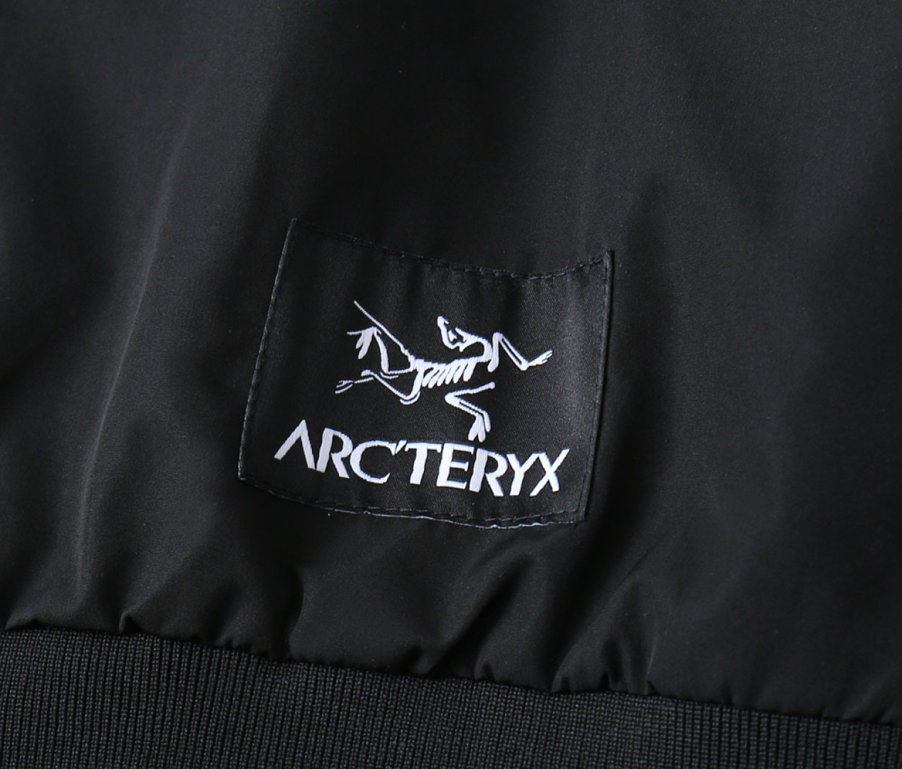 ARC'TERYX A貨 男女款 連帽對比拉鍊外套 亮白輕量款| 8 ARC'TERYX A貨 男女款 連帽對比拉鍊外套 亮白輕量款