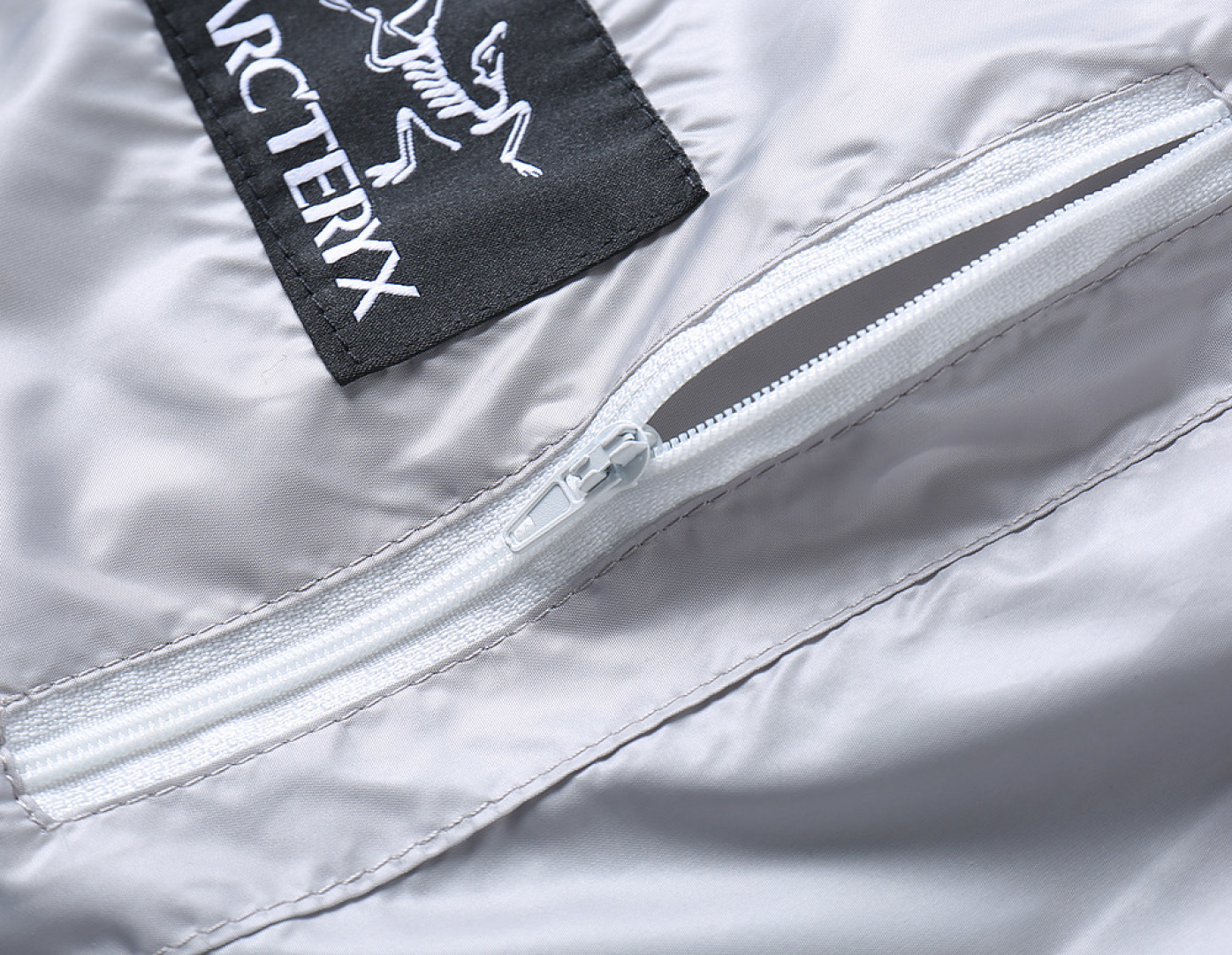 ARC'TERYX 原單 男女款 撞色拼接防水外套 山海藍黑款| 8 ARC'TERYX 原單 男女款 撞色拼接防水外套 山海藍黑款