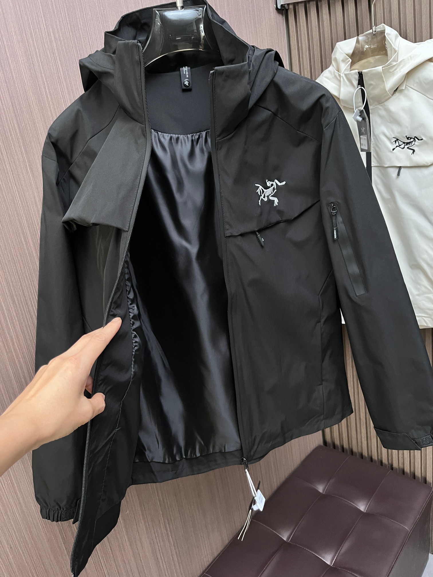 ARC'TERYX A貨 男女款 翼型遮雨片軟殼外套 城市機能款| 13 ARC'TERYX A貨 男女款 翼型遮雨片軟殼外套 城市機能款