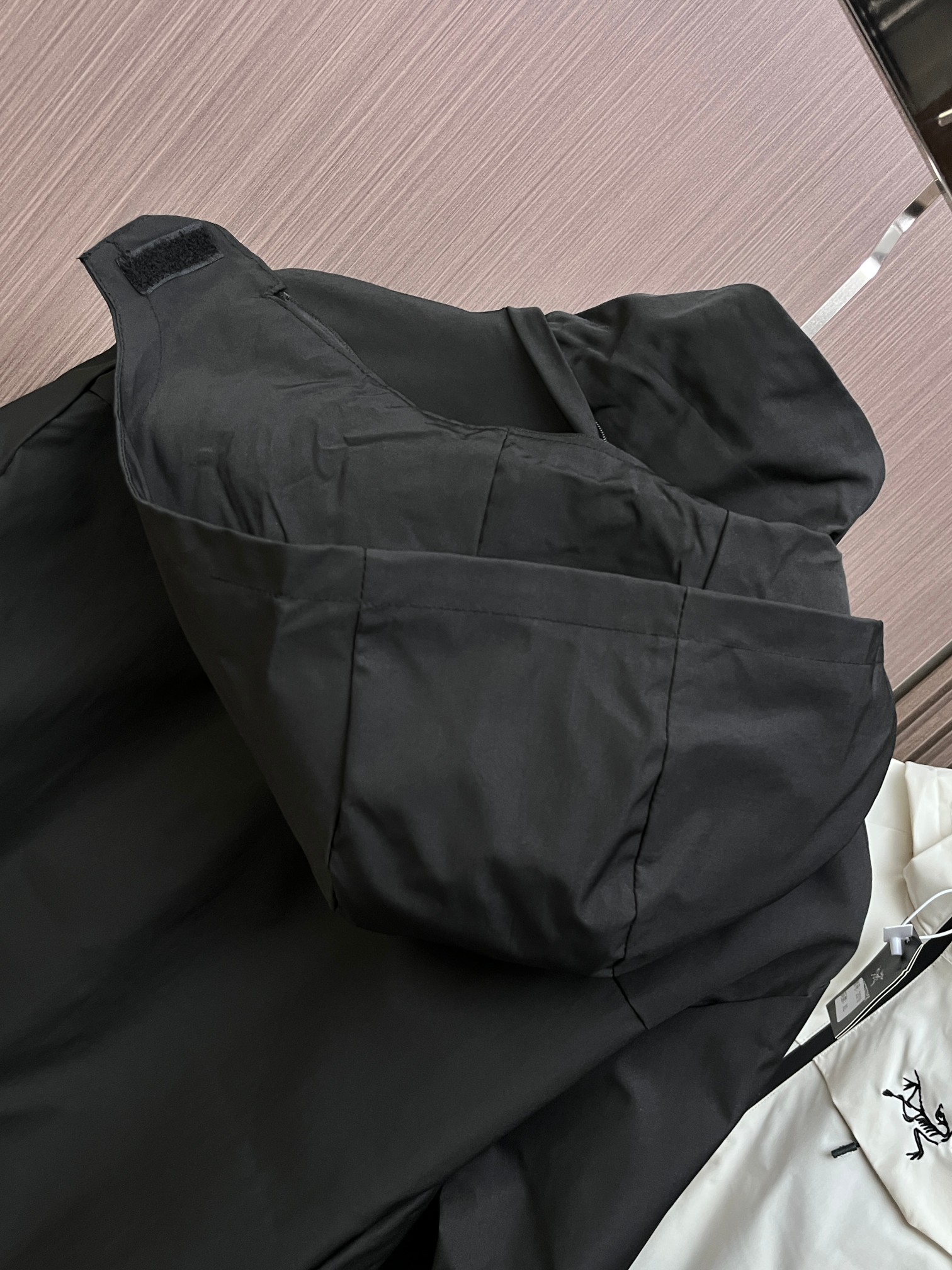 ARC'TERYX A貨 男女款 翼型遮雨片軟殼外套 城市機能款| 11 ARC'TERYX A貨 男女款 翼型遮雨片軟殼外套 城市機能款