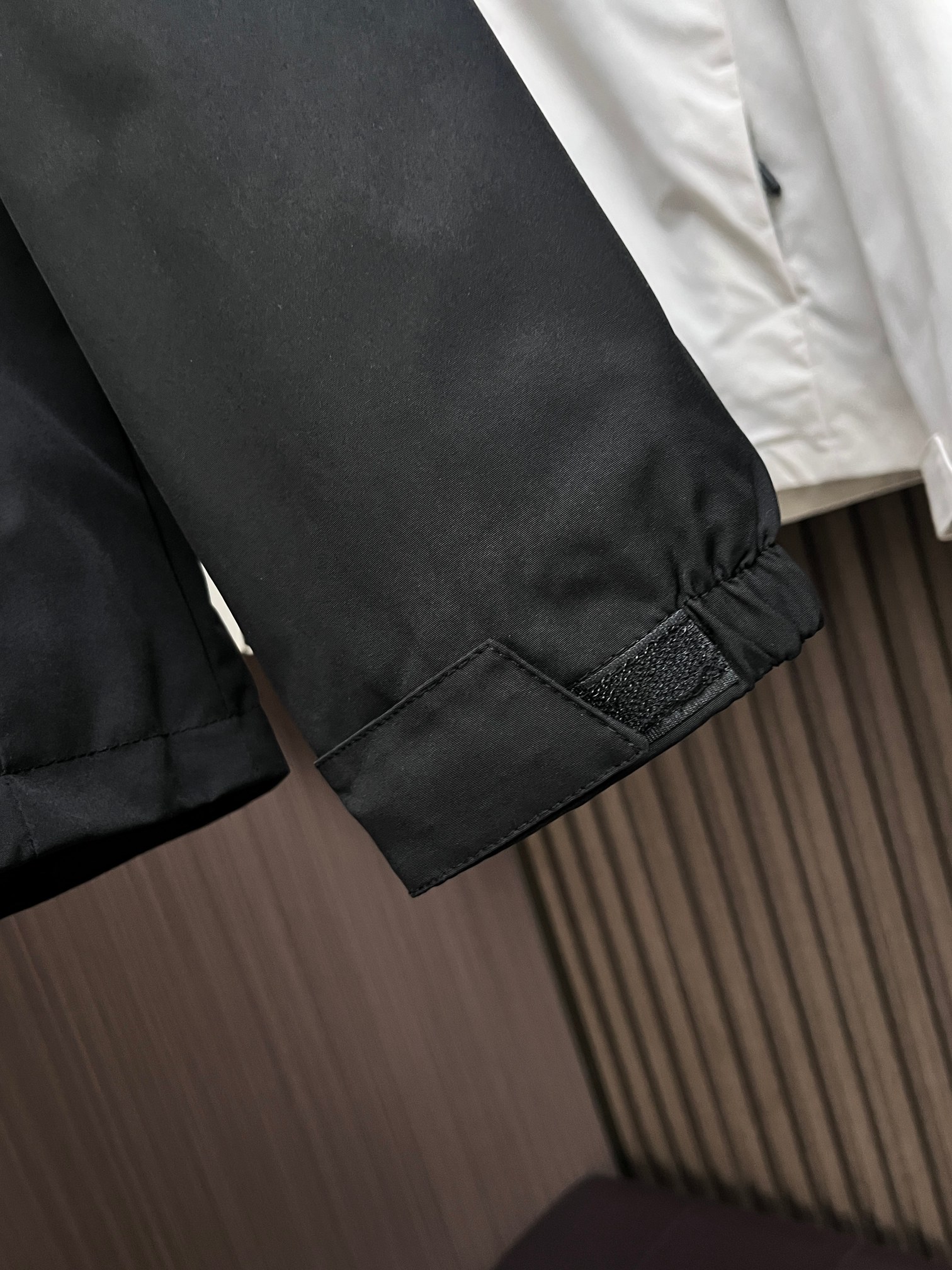 ARC'TERYX A貨 男女款 翼型遮雨片軟殼外套 城市機能款| 7 ARC'TERYX A貨 男女款 翼型遮雨片軟殼外套 城市機能款