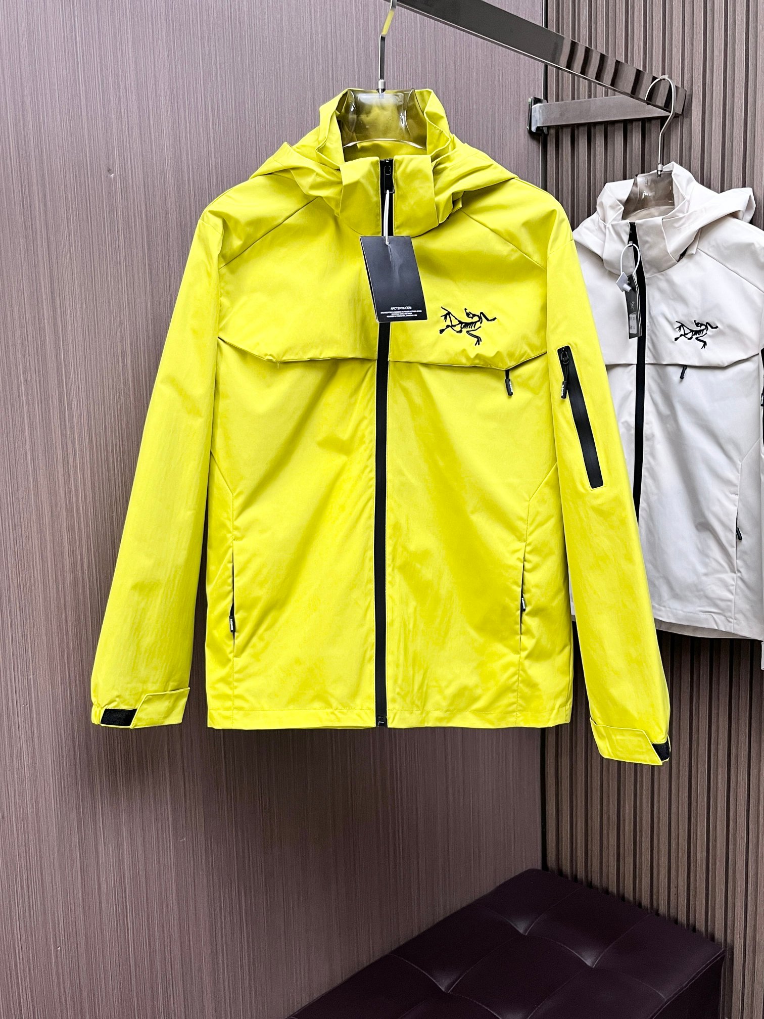 ARC'TERYX 高仿 男女款 酸檸黃防潑軟殼外套 街頭亮色風