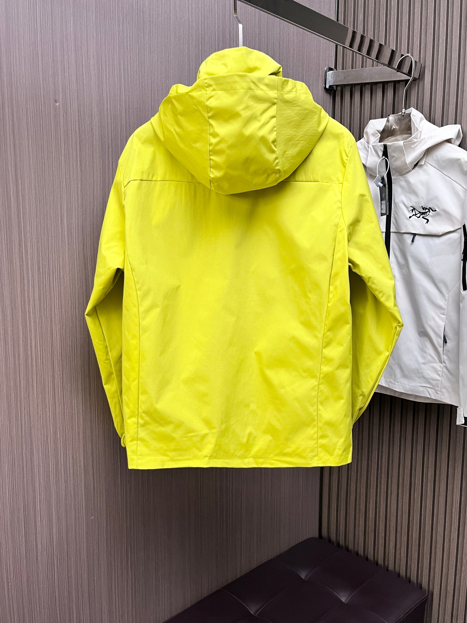 ARC'TERYX 高仿 男女款 酸檸黃防潑軟殼外套 街頭亮色風| 14 ARC'TERYX 高仿 男女款 酸檸黃防潑軟殼外套 街頭亮色風