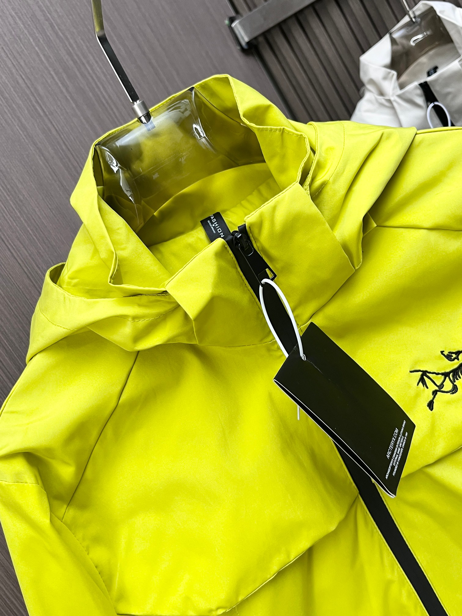 ARC'TERYX 高仿 男女款 酸檸黃防潑軟殼外套 街頭亮色風| 12 ARC'TERYX 高仿 男女款 酸檸黃防潑軟殼外套 街頭亮色風