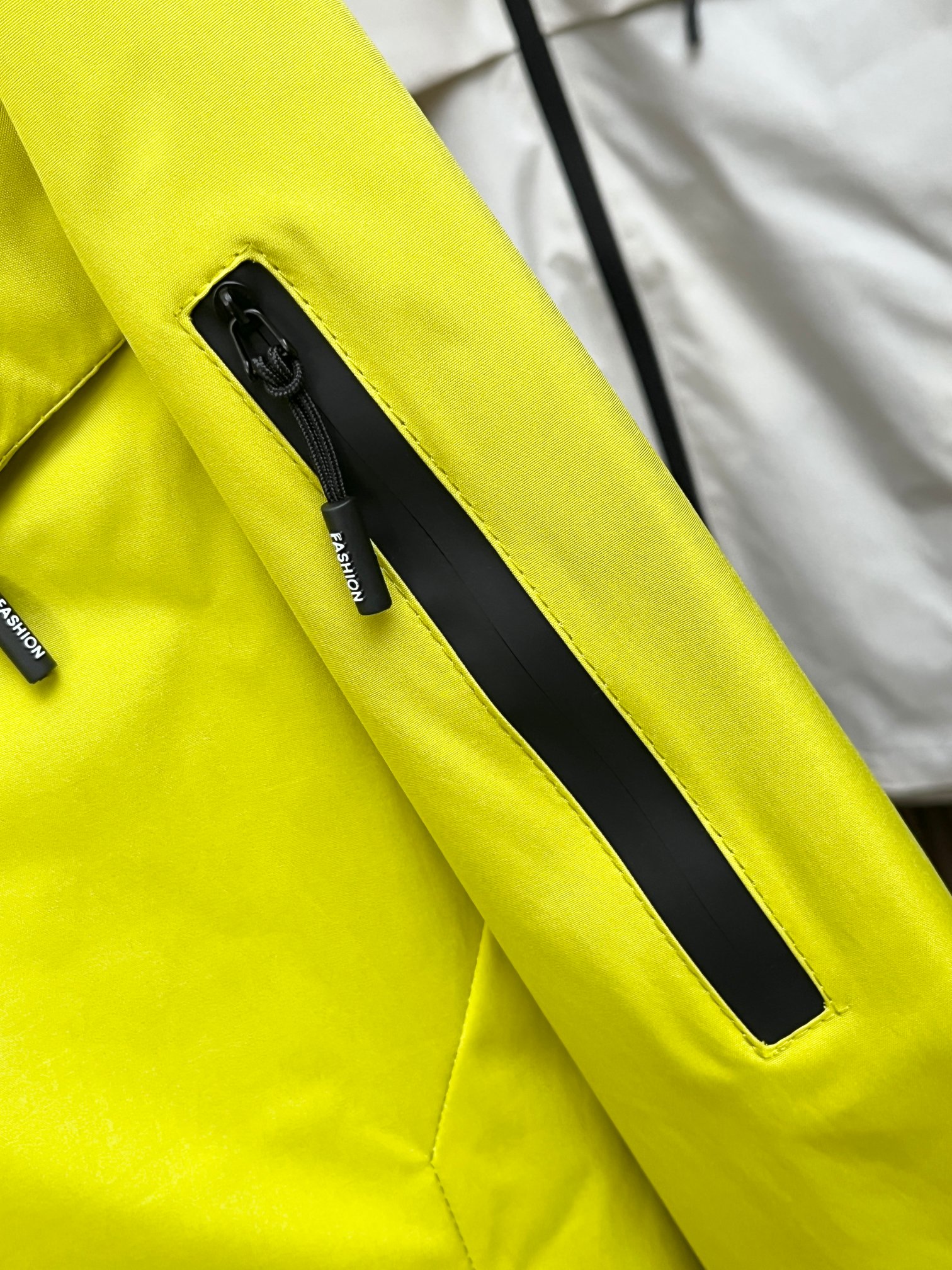 ARC'TERYX 高仿 男女款 酸檸黃防潑軟殼外套 街頭亮色風| 10 ARC'TERYX 高仿 男女款 酸檸黃防潑軟殼外套 街頭亮色風