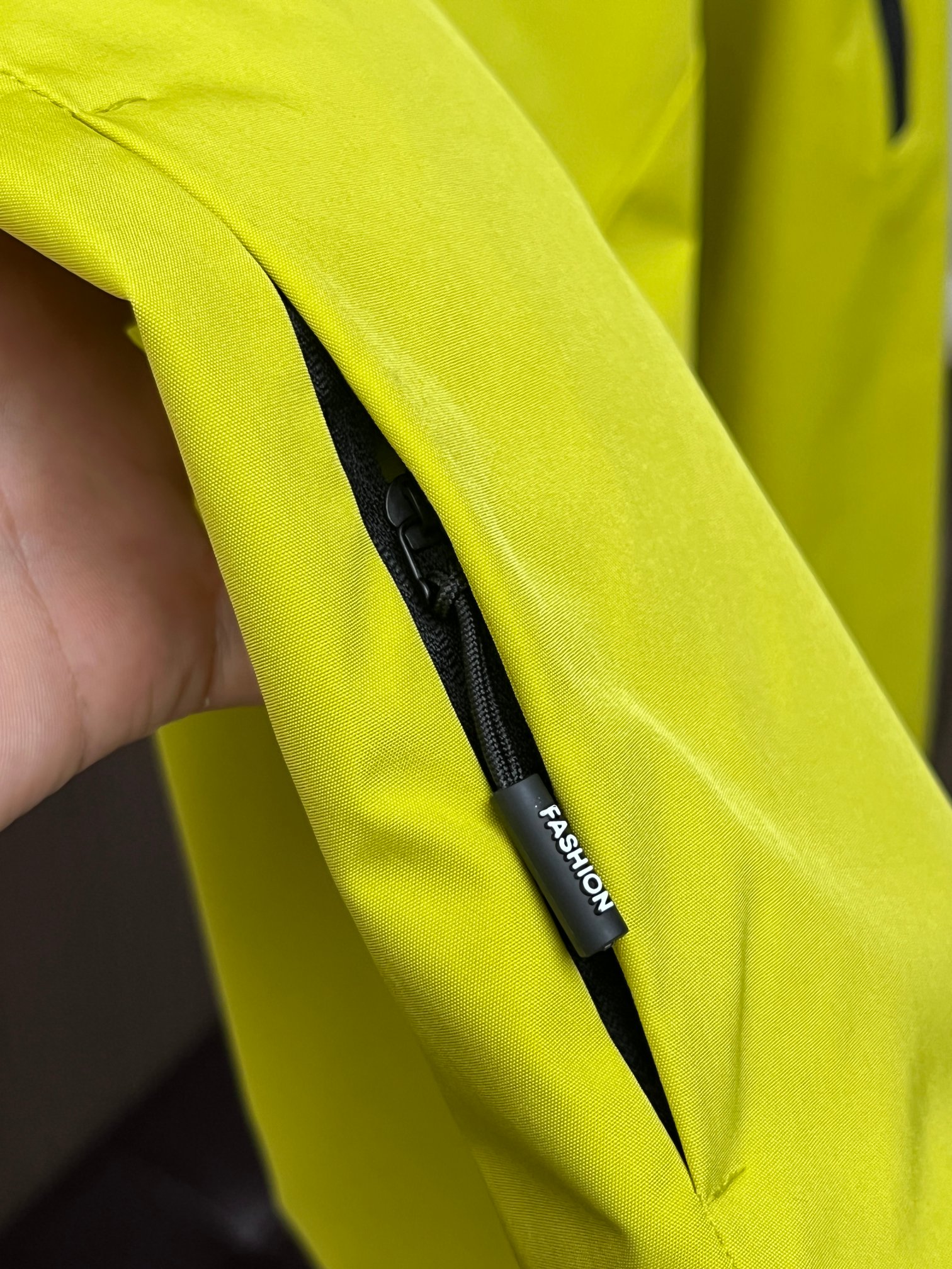 ARC'TERYX 高仿 男女款 酸檸黃防潑軟殼外套 街頭亮色風| 8 ARC'TERYX 高仿 男女款 酸檸黃防潑軟殼外套 街頭亮色風
