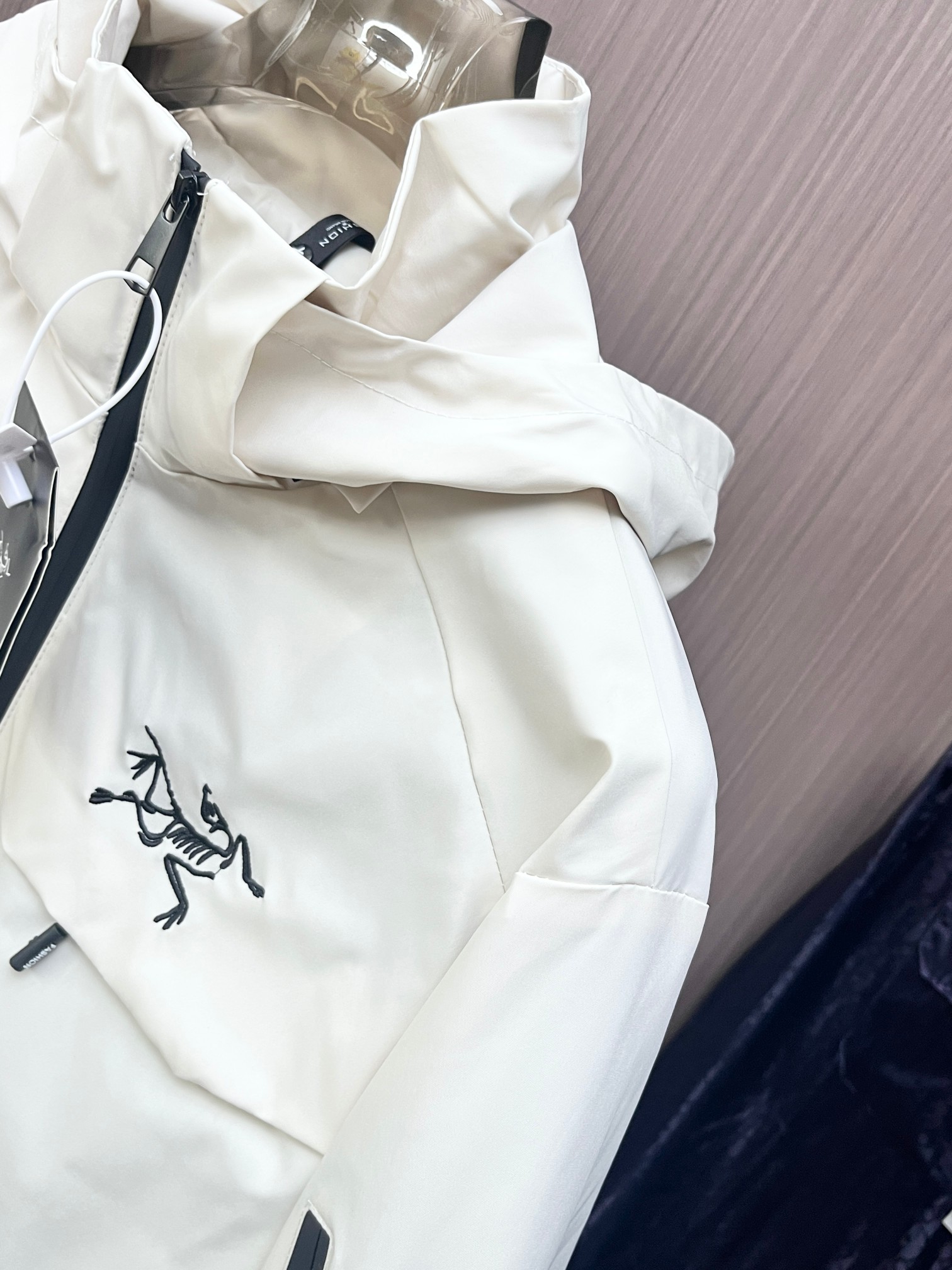 ARC'TERYX 高仿 男女款 奶油白防水外套 都會簡約風| 11 ARC'TERYX 高仿 男女款 奶油白防水外套 都會簡約風