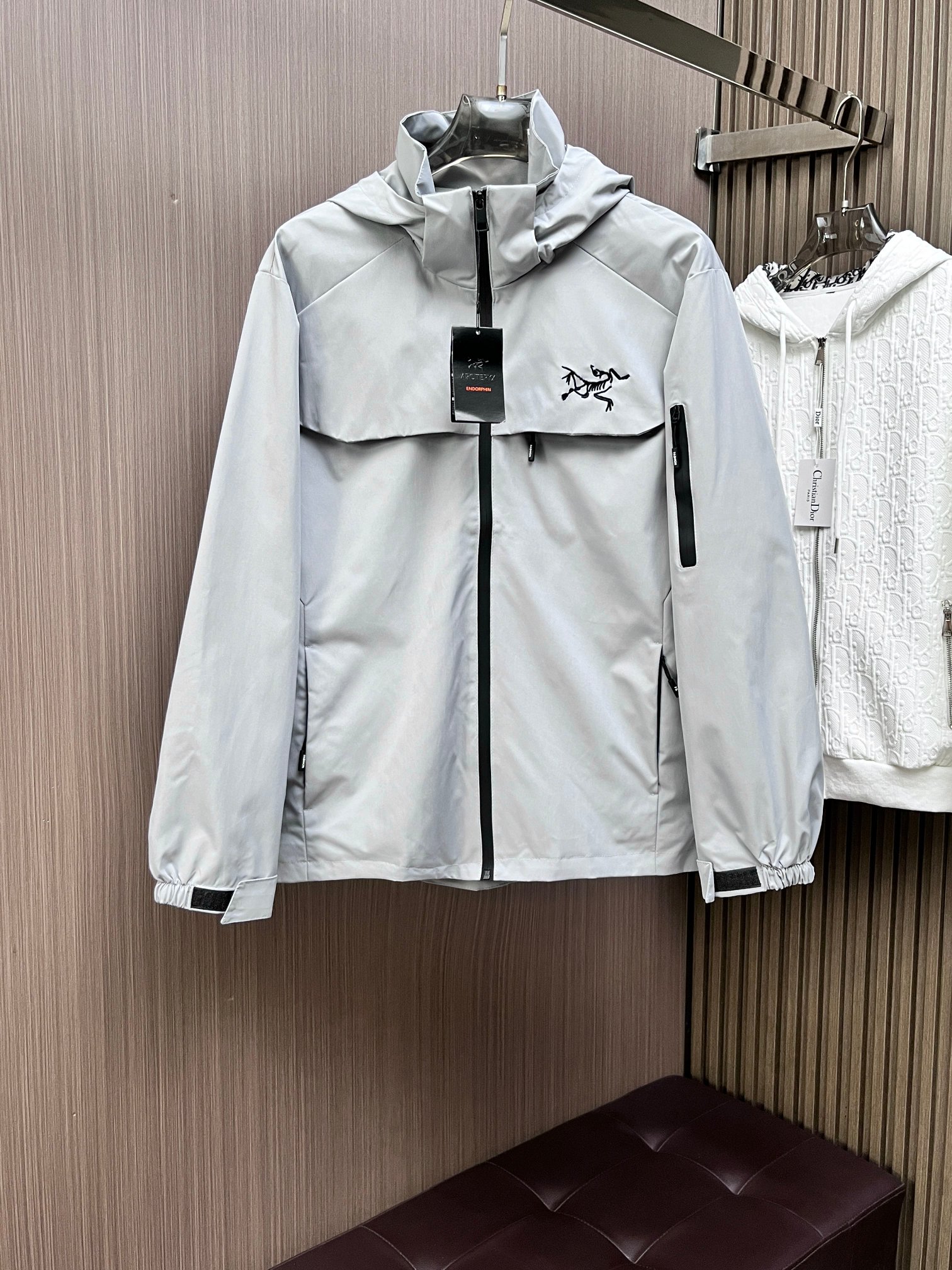 ARC'TERYX 一比一 男女款 霧銀灰防潑軟殼外套 都會輕量版