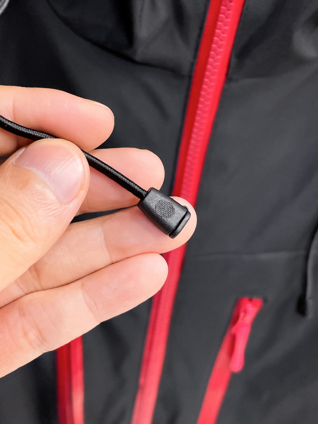 ARC'TERYX A貨 男女款 黑紅對比拉鍊外套 城市機能風| 18 ARC'TERYX A貨 男女款 黑紅對比拉鍊外套 城市機能風
