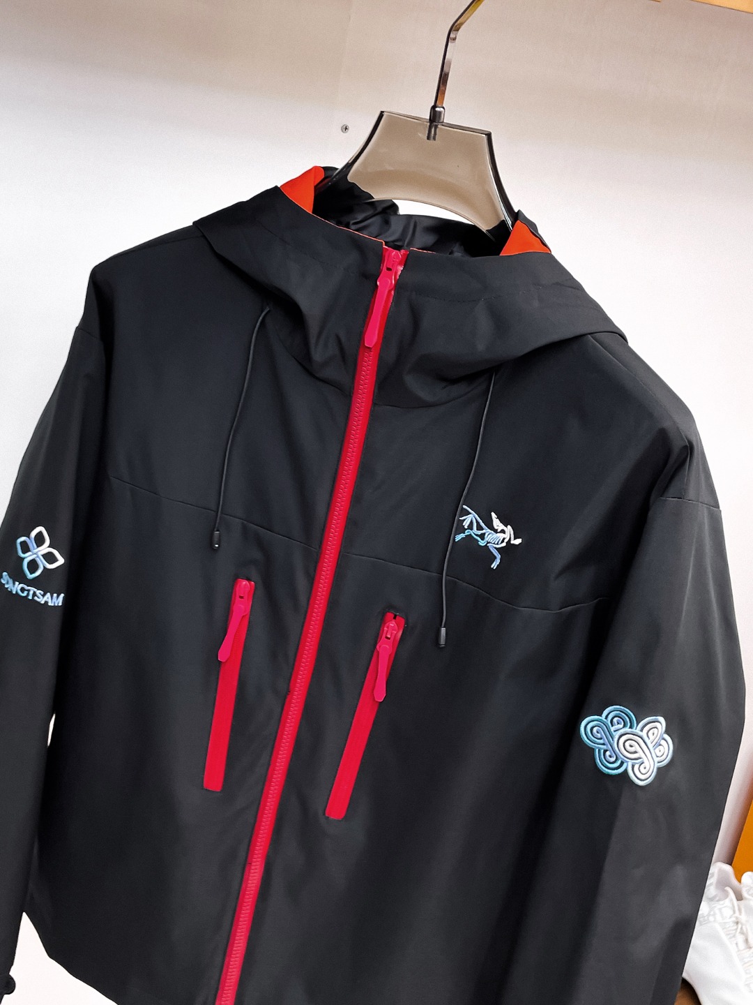 ARC'TERYX A貨 男女款 黑紅對比拉鍊外套 城市機能風| 12 ARC'TERYX A貨 男女款 黑紅對比拉鍊外套 城市機能風