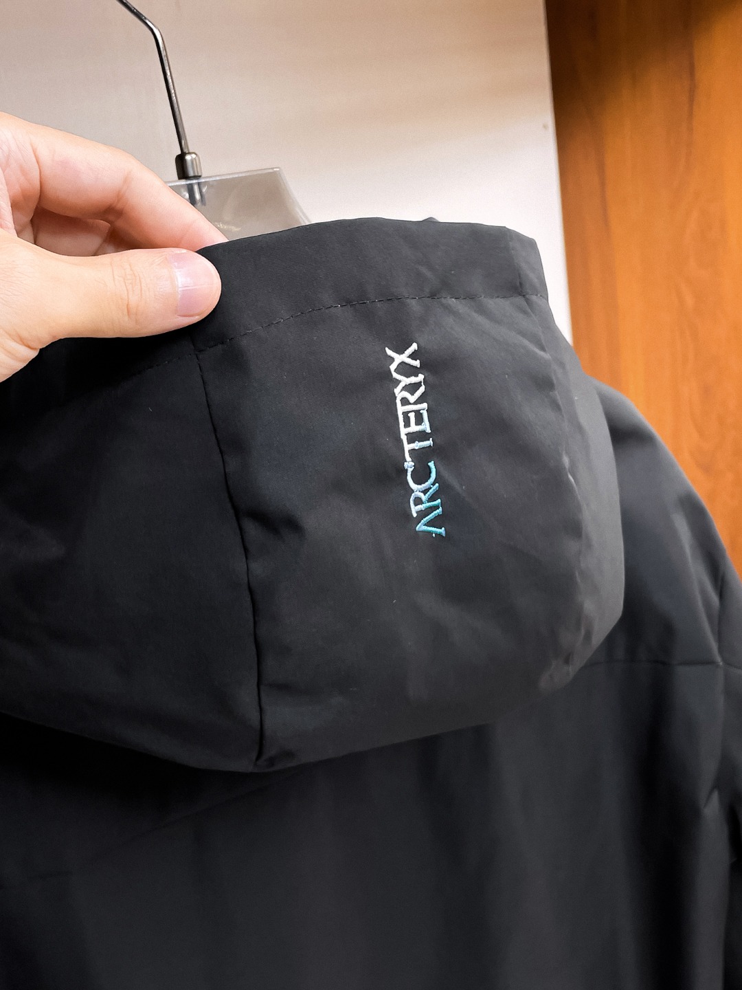 ARC'TERYX A貨 男女款 黑紅對比拉鍊外套 城市機能風| 10 ARC'TERYX A貨 男女款 黑紅對比拉鍊外套 城市機能風