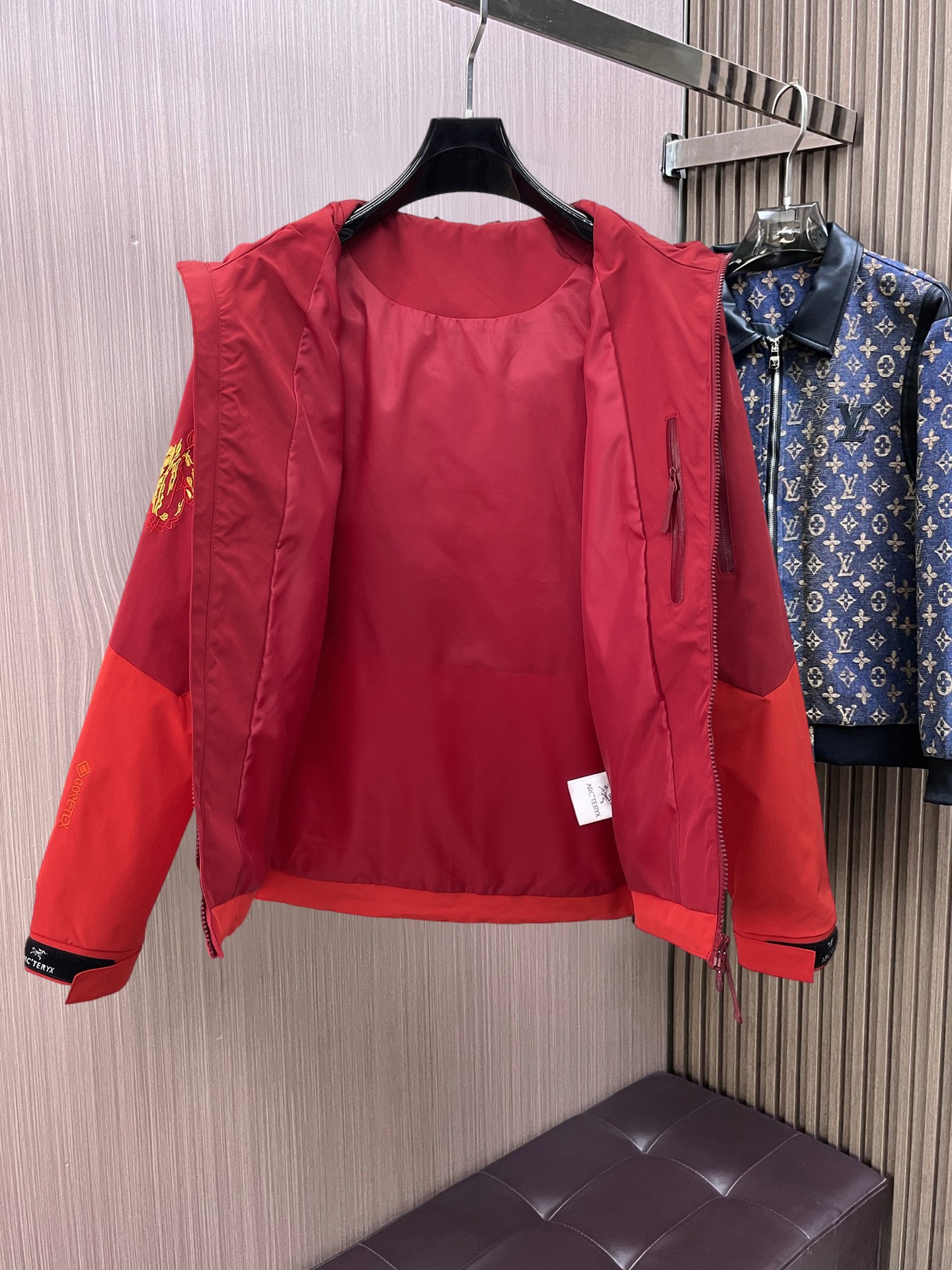 ARC'TERYX 高仿 GORE-TEX 防水機能外套 紅色連帽衝鋒衣 戶外潮流款| 11 ARC'TERYX 高仿 GORE-TEX 防水機能外套 紅色連帽衝鋒衣 戶外潮流款