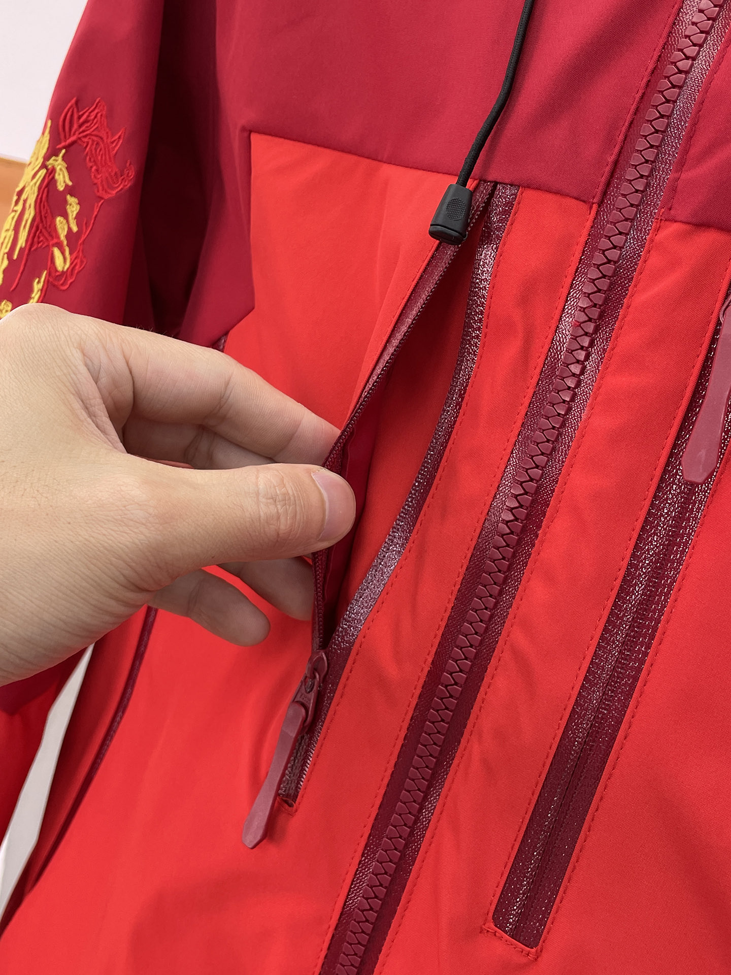 ARC'TERYX 高仿 GORE-TEX 防水機能外套 紅色連帽衝鋒衣 戶外潮流款| 7 ARC'TERYX 高仿 GORE-TEX 防水機能外套 紅色連帽衝鋒衣 戶外潮流款