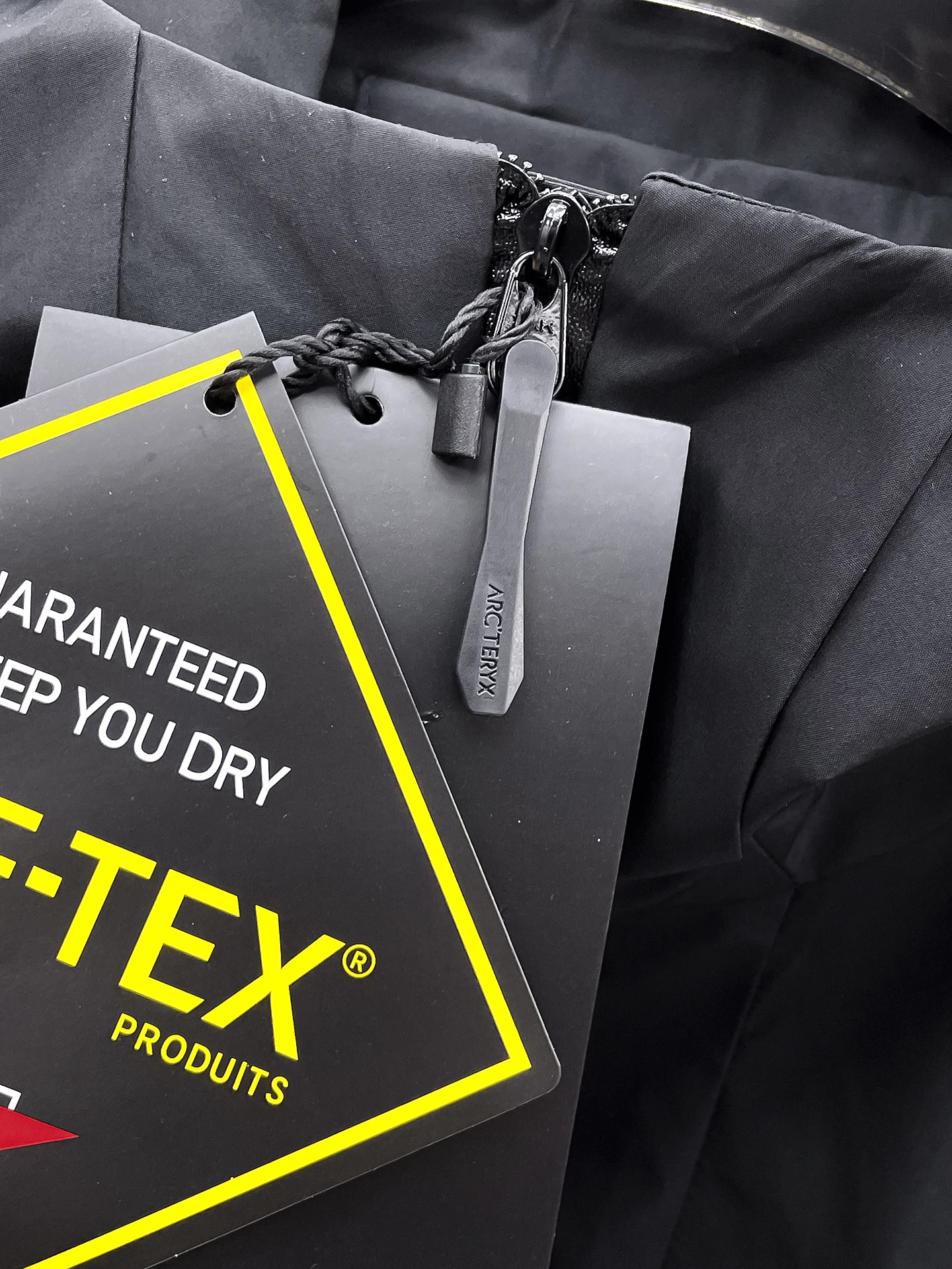 ARC'TERYX 高仿 GORE-TEX 機能外套 黑色連帽夾克 戶外防風衝鋒衣| 9 ARC'TERYX 高仿 GORE-TEX 機能外套 黑色連帽夾克 戶外防風衝鋒衣
