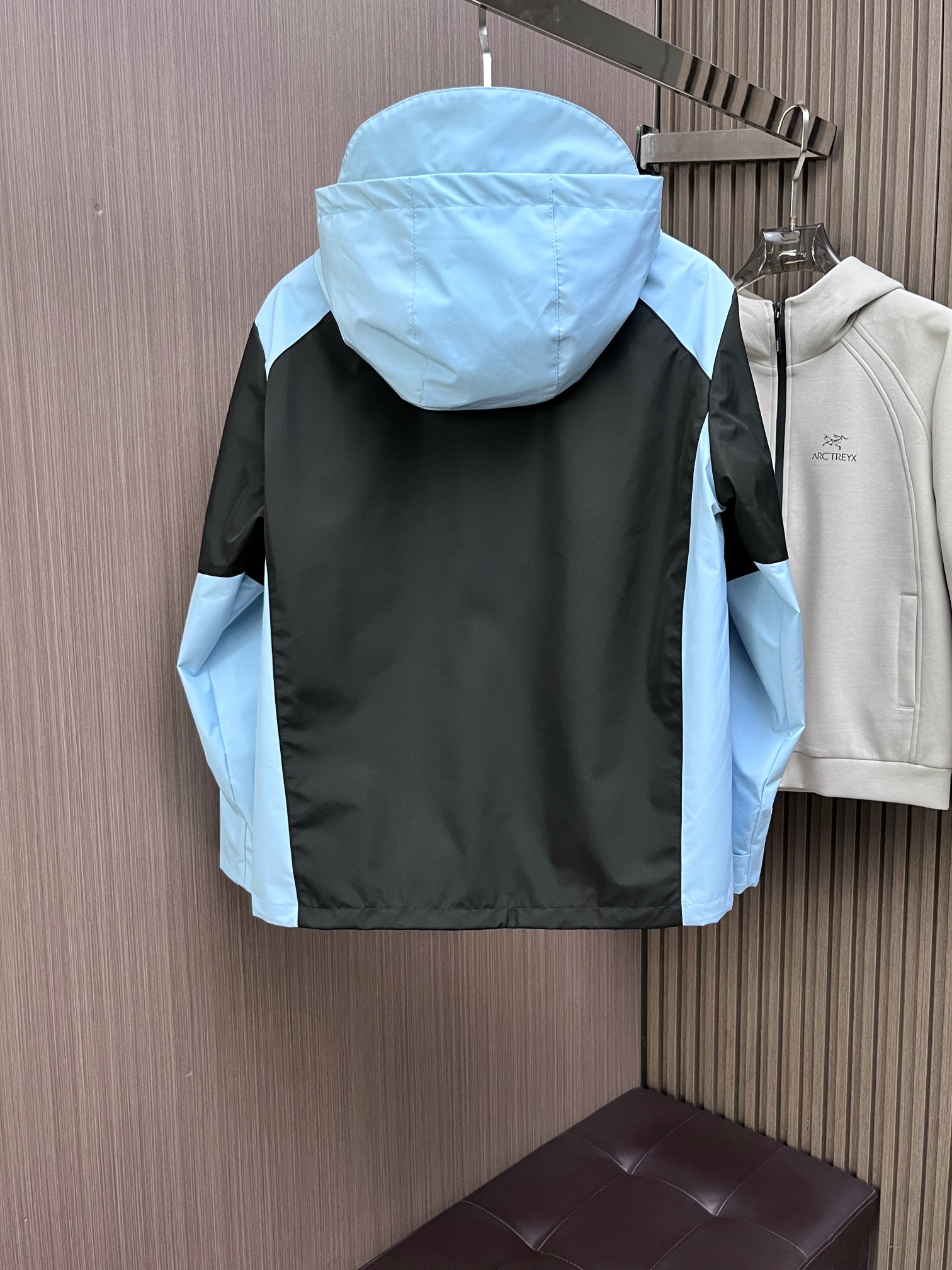 ARC'TERYX A貨 GORE-TEX 拼色機能外套 黑藍連帽衝鋒衣 山系潮流款| 13 ARC'TERYX A貨 GORE-TEX 拼色機能外套 黑藍連帽衝鋒衣 山系潮流款