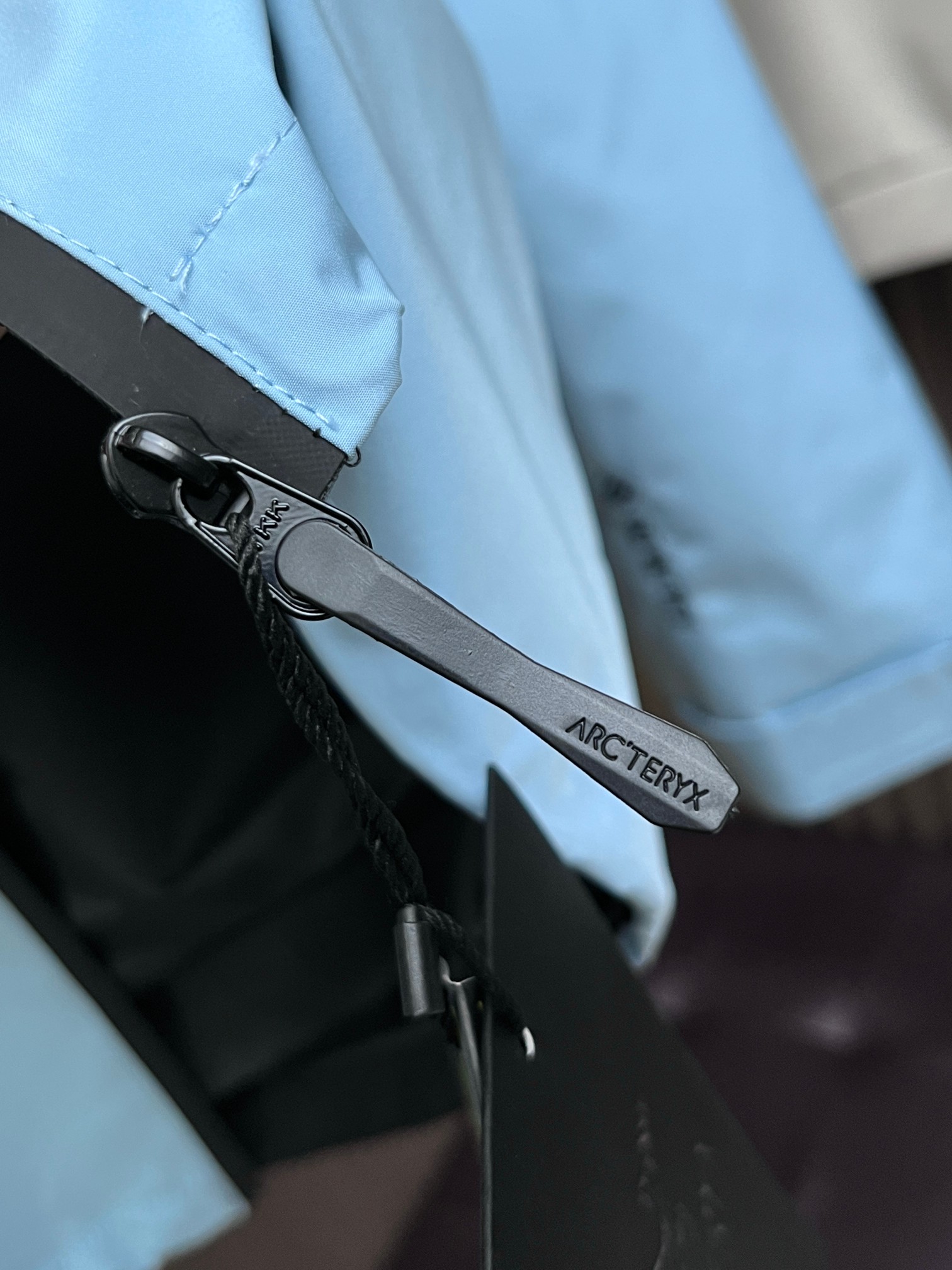 ARC'TERYX A貨 GORE-TEX 拼色機能外套 黑藍連帽衝鋒衣 山系潮流款| 9 ARC'TERYX A貨 GORE-TEX 拼色機能外套 黑藍連帽衝鋒衣 山系潮流款